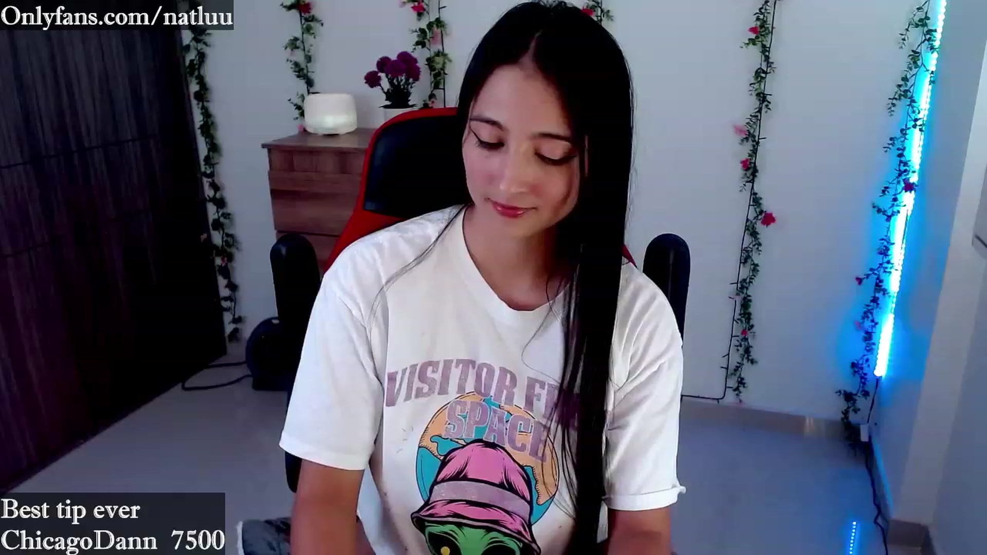 Gallery image thumbnail from Nataly_L's myfreecams stream on, 04/19/2023, 01:04 image 7 of 20