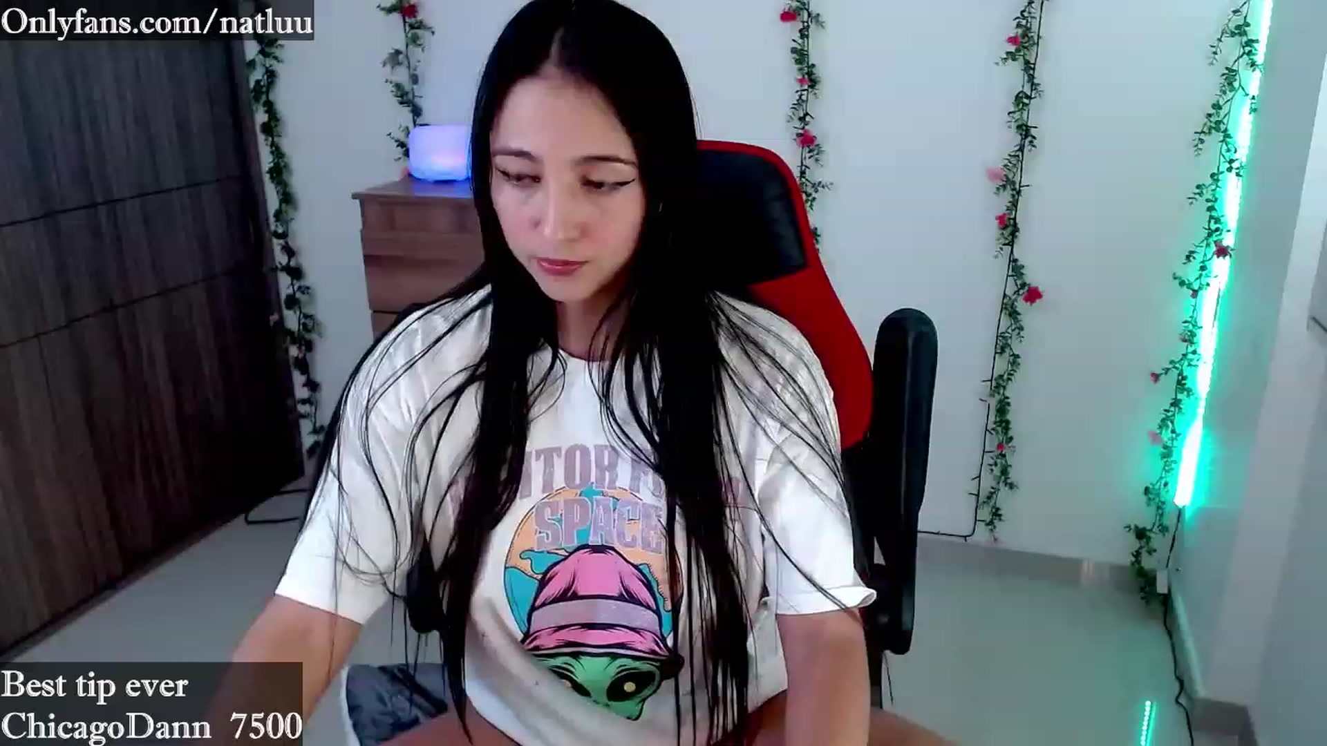 Gallery image thumbnail from Nataly_L's myfreecams stream on, 04/19/2023, 01:04 image 4 of 20