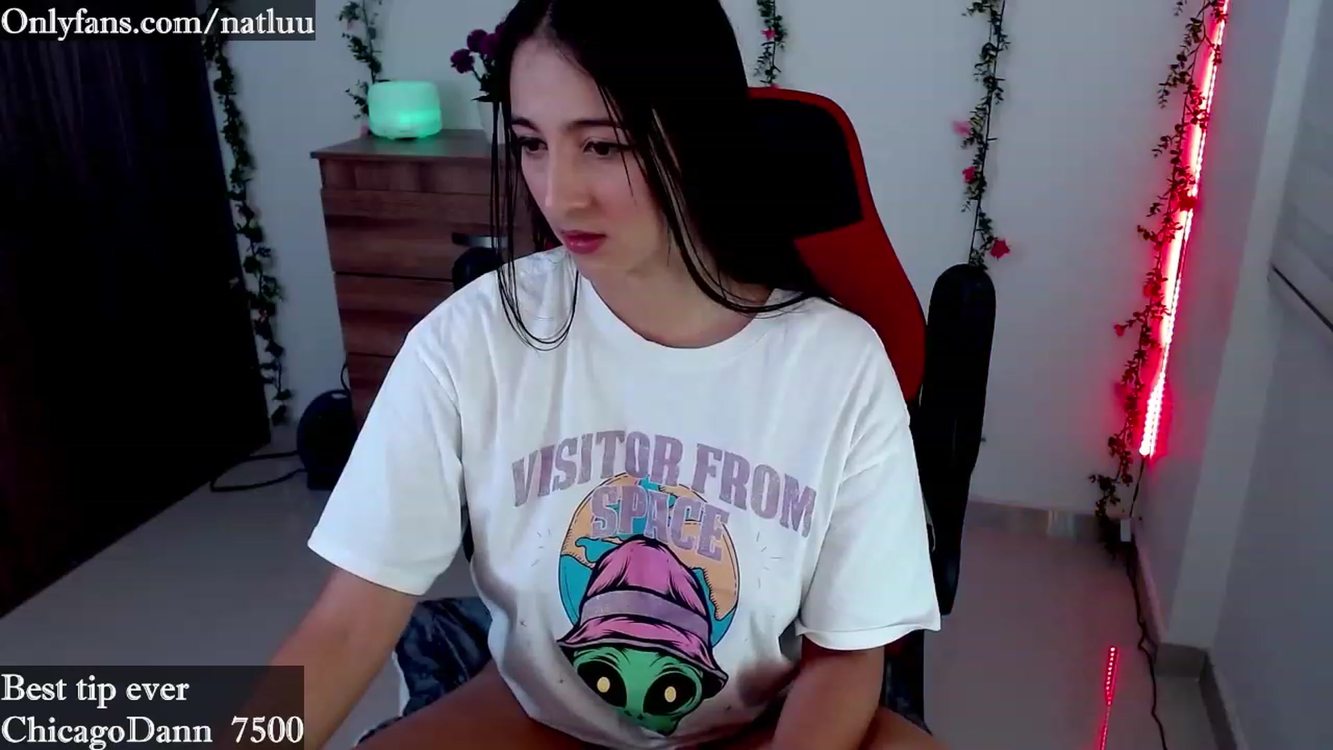 Gallery image thumbnail from Nataly_L's myfreecams stream on, 04/19/2023, 01:04 image 16 of 20