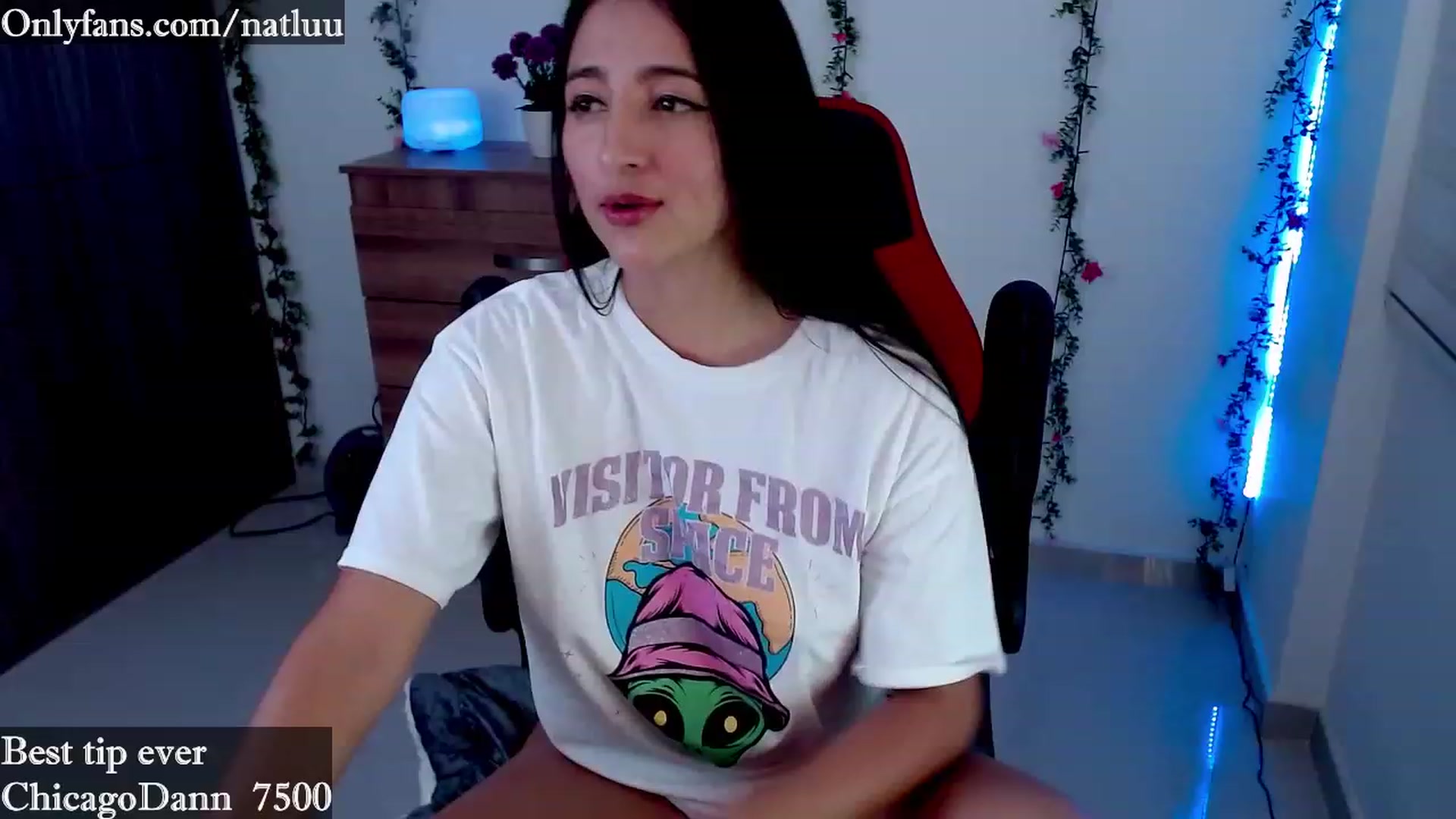 Gallery image thumbnail from Nataly_L's myfreecams stream on, 04/19/2023, 01:04 image 15 of 20