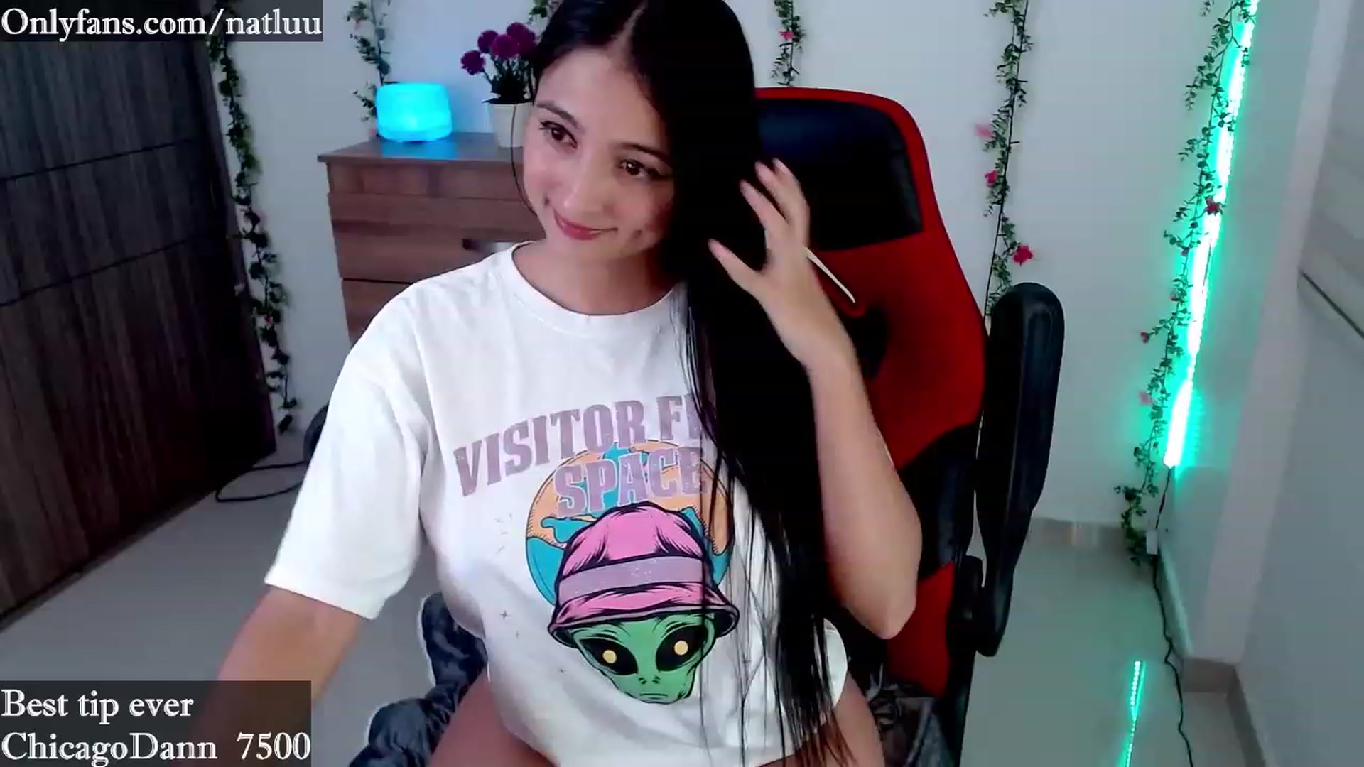 Gallery image thumbnail from Nataly_L's myfreecams stream on, 04/19/2023, 01:04 image 12 of 20
