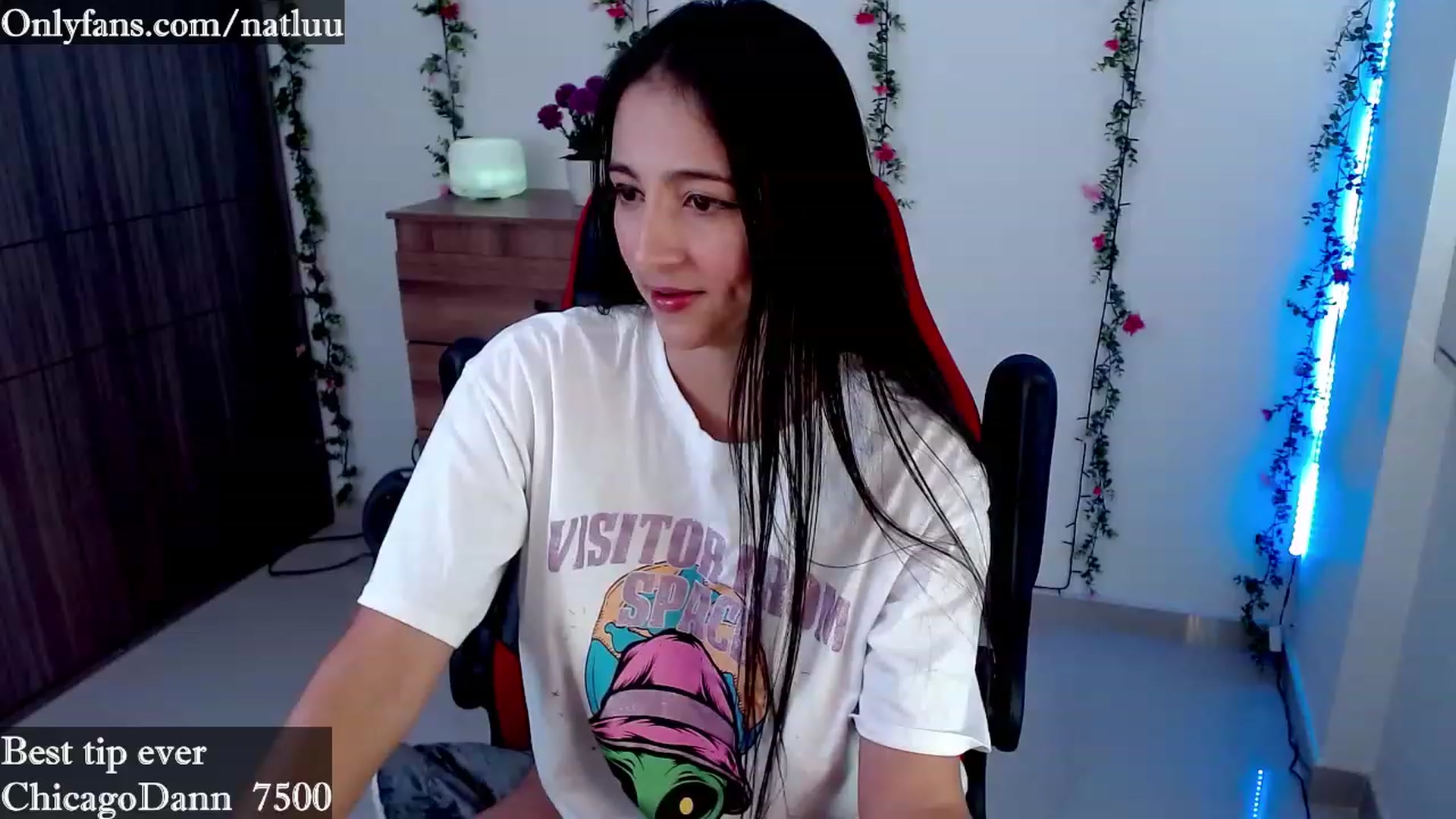 Gallery image thumbnail from Nataly_L's myfreecams stream on, 04/19/2023, 01:04 image 5 of 20
