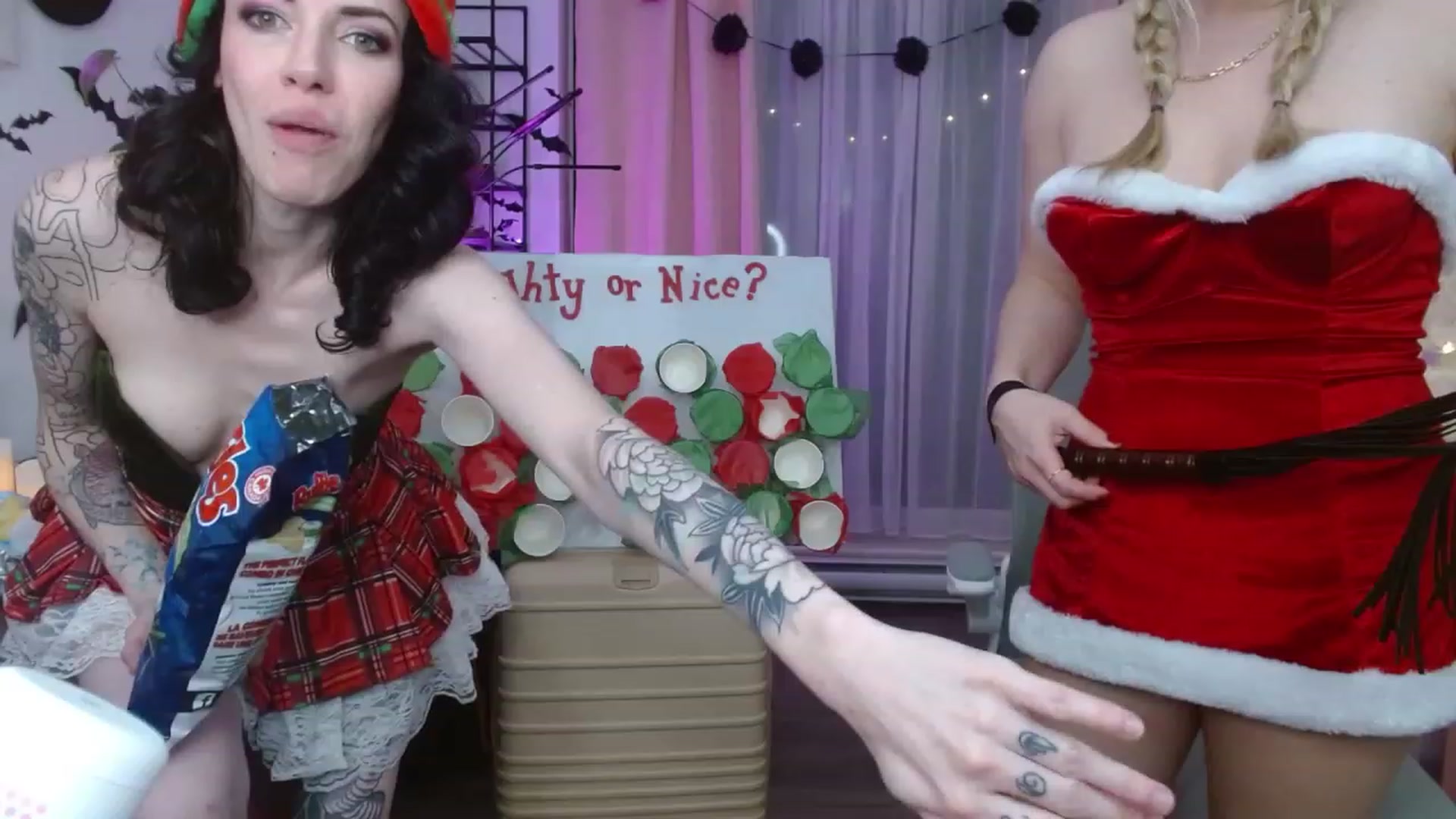Gallery image thumbnail from NatashaReign's myfreecams stream on, 12/24/2023, 08:47 image 14 of 20
