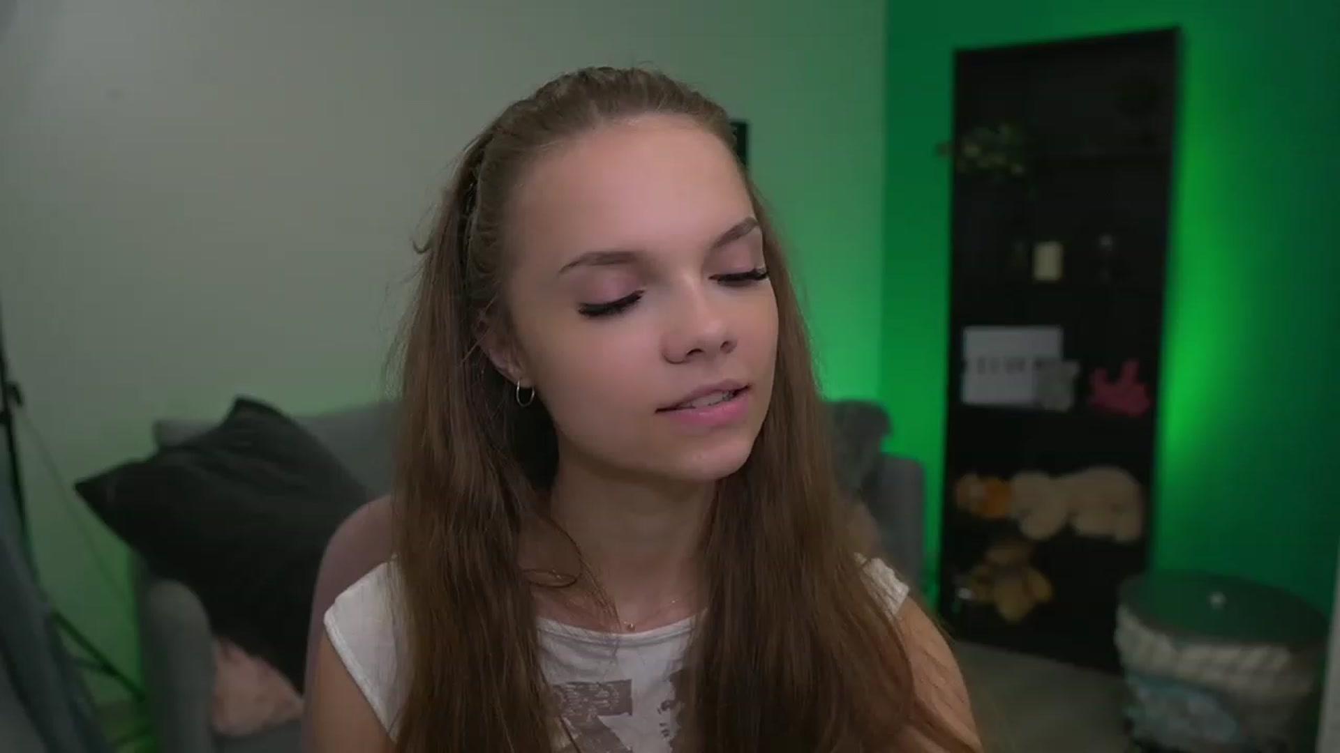 Gallery image thumbnail from Natasha_Malk's myfreecams stream on, 11/25/2022, 16:37 image 14 of 20