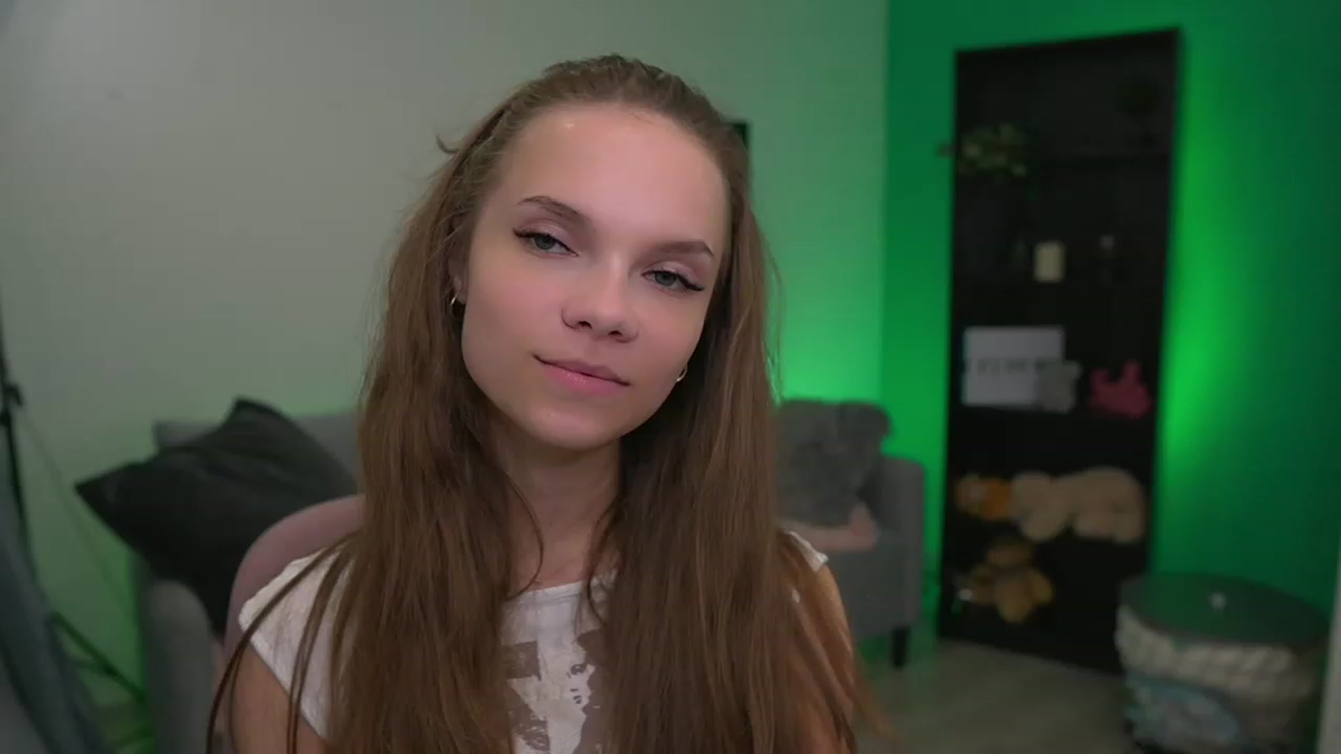 Gallery image thumbnail from Natasha_Malk's myfreecams stream on, 11/25/2022, 17:36 image 7 of 20