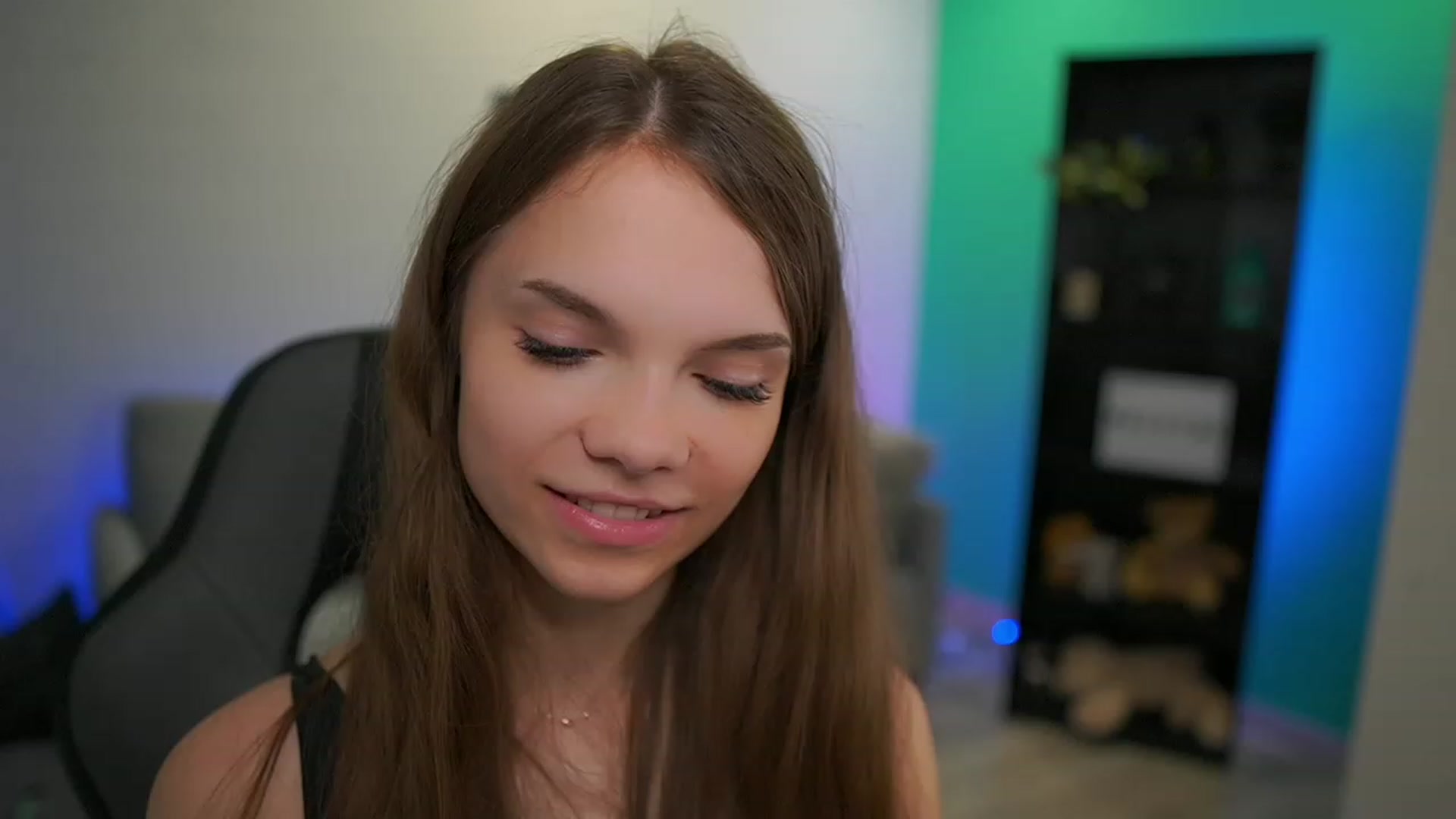 Gallery image thumbnail from Natasha_Malk's myfreecams stream on, 12/15/2022, 17:18 image 8 of 20