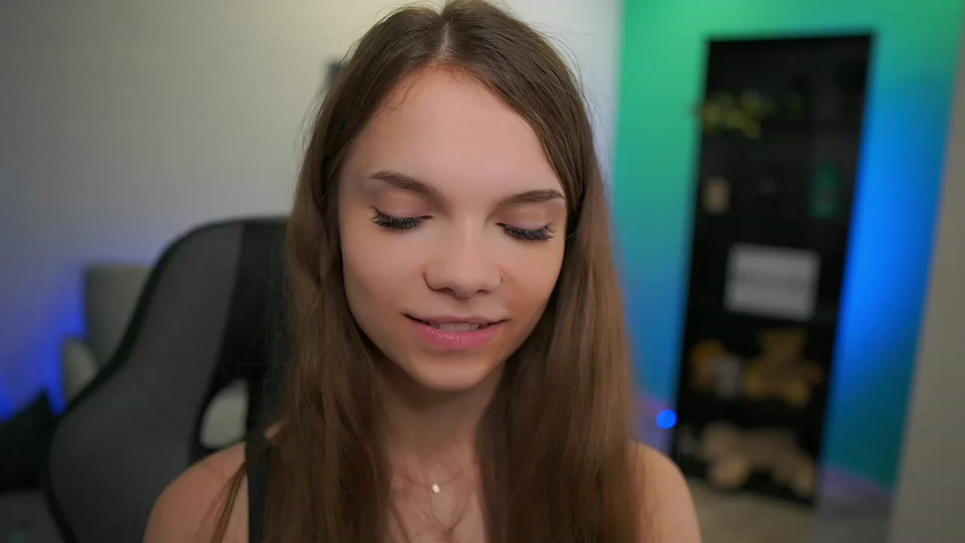Gallery image thumbnail from Natasha_Malk's myfreecams stream on, 12/15/2022, 17:18 image 6 of 20