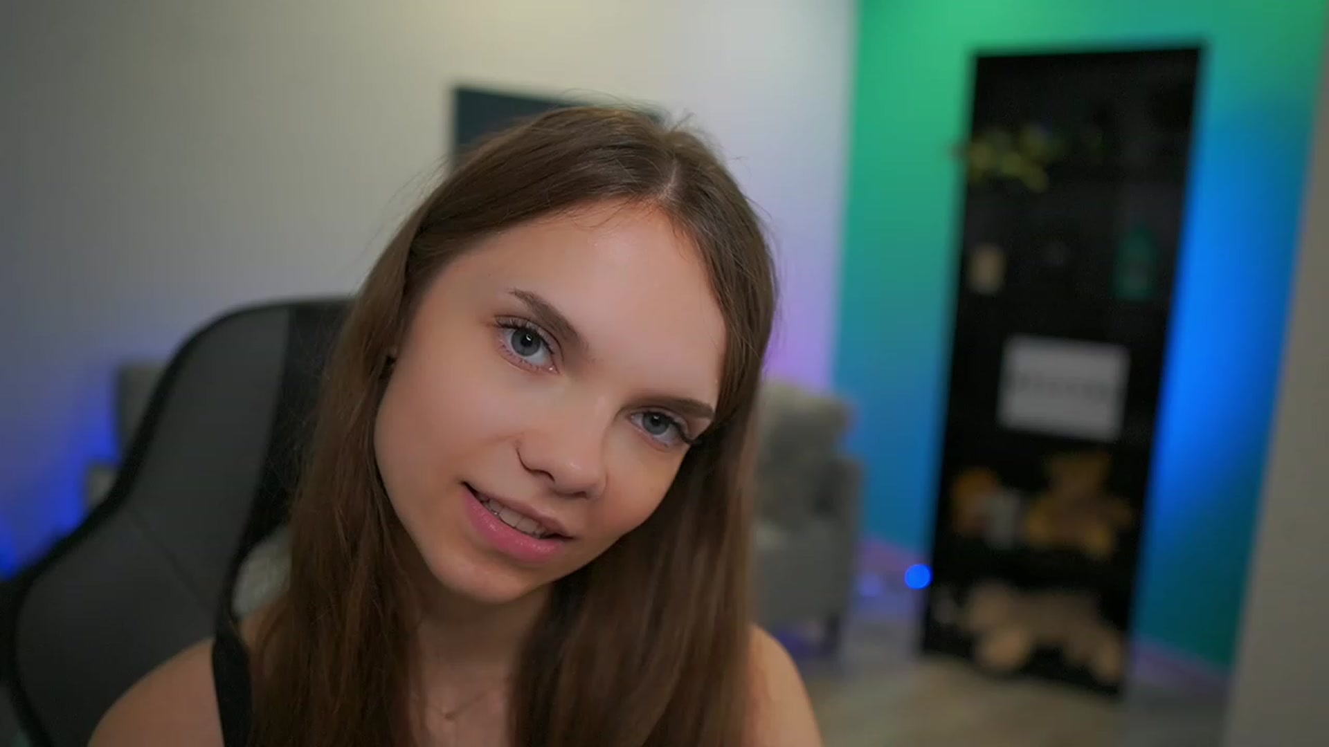 Gallery image thumbnail from Natasha_Malk's myfreecams stream on, 12/15/2022, 17:18 image 1 of 20