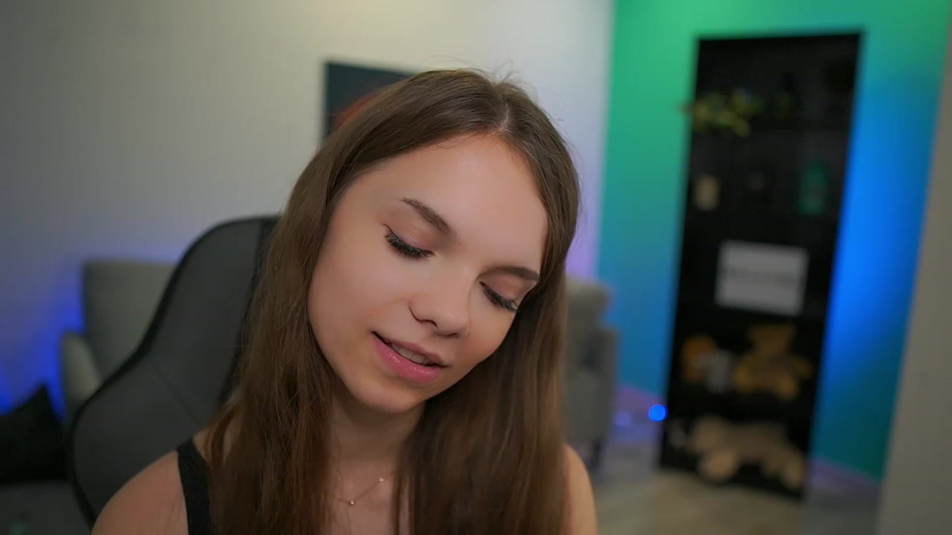 Gallery image thumbnail from Natasha_Malk's myfreecams stream on, 12/15/2022, 17:18 image 15 of 20