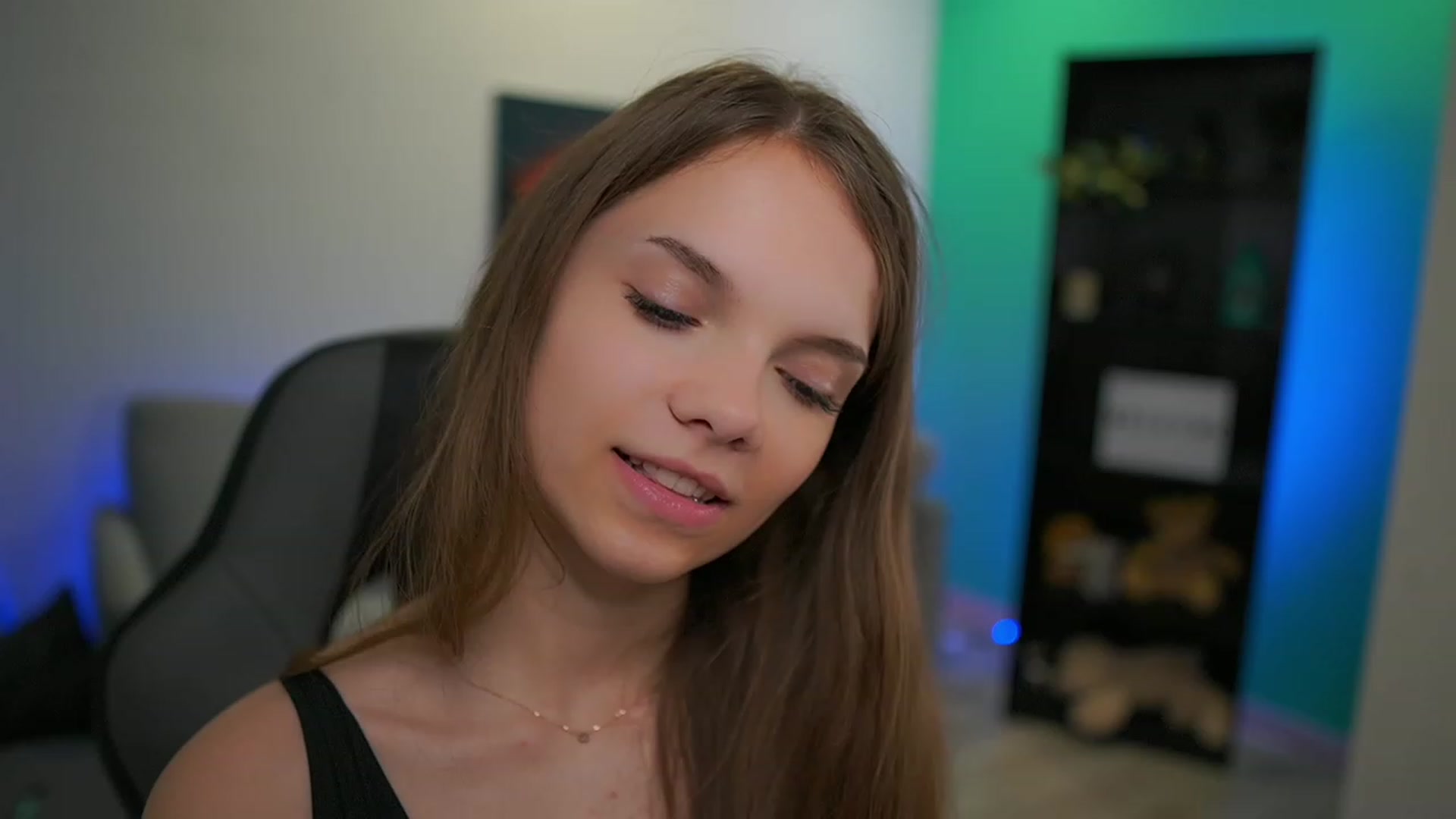 Gallery image thumbnail from Natasha_Malk's myfreecams stream on, 12/15/2022, 18:33 image 4 of 20