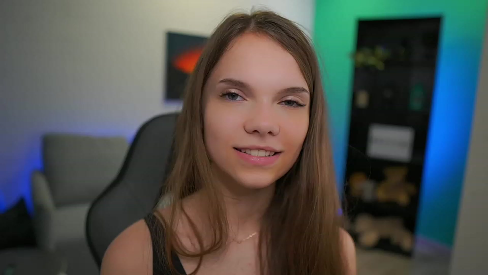 Gallery image thumbnail from Natasha_Malk's myfreecams stream on, 12/15/2022, 18:33 image 8 of 20