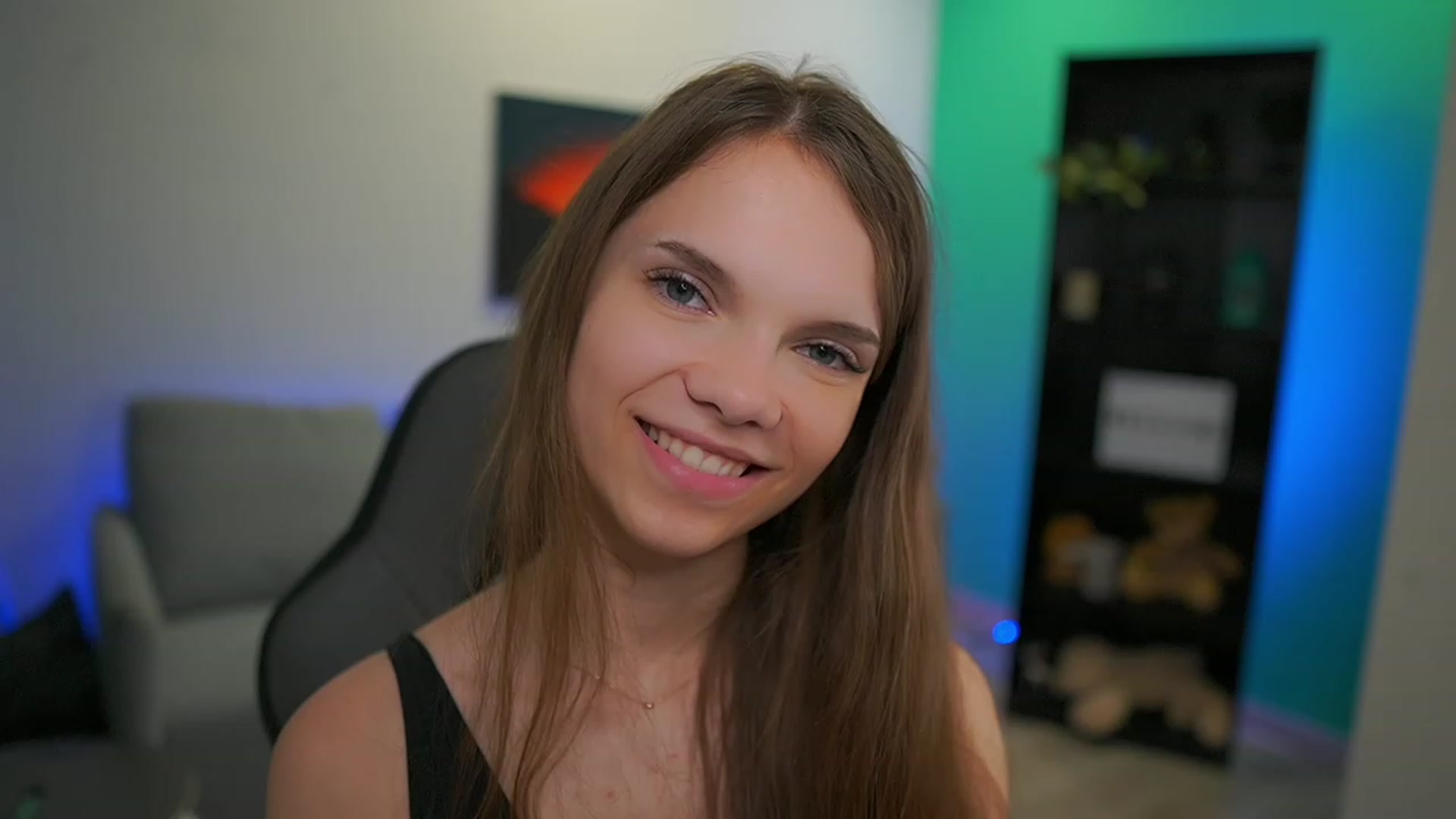 Gallery image thumbnail from Natasha_Malk's myfreecams stream on, 12/15/2022, 18:33 image 18 of 20