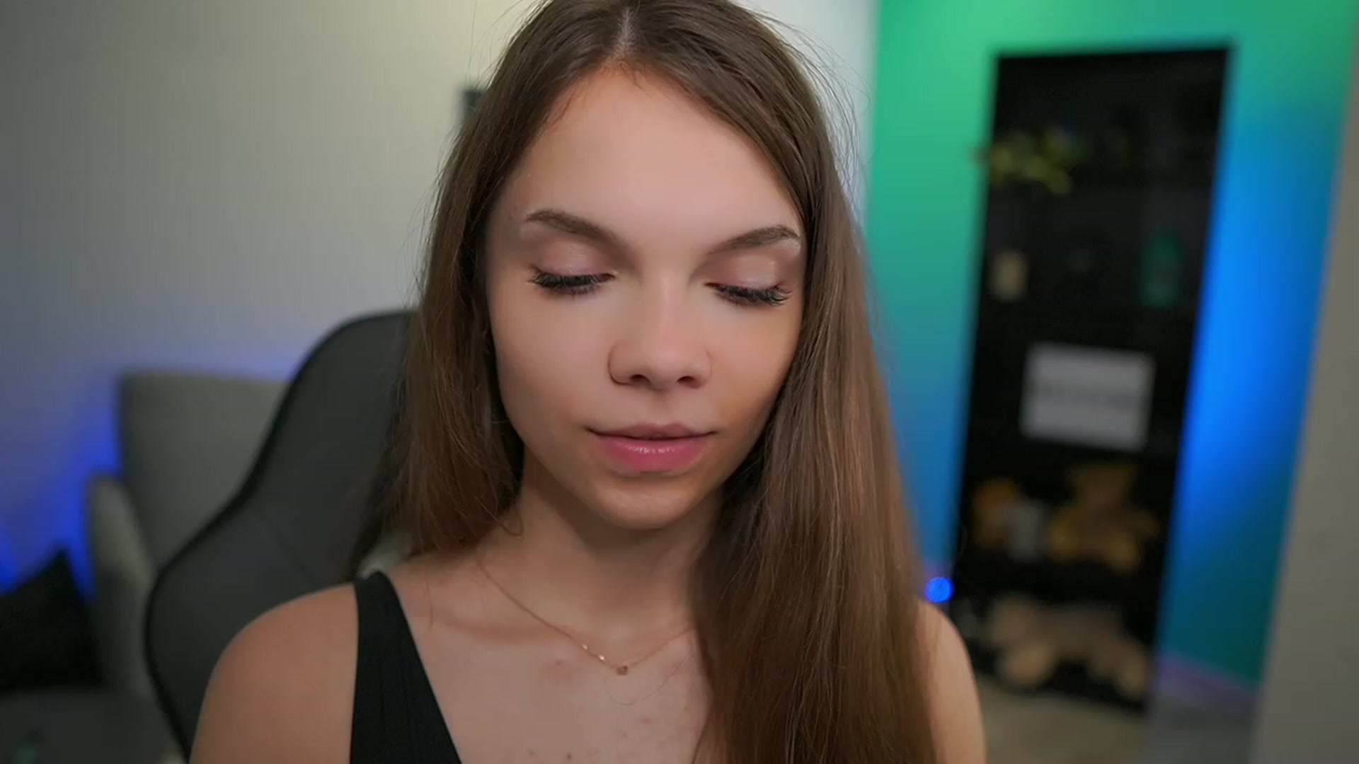 Gallery image thumbnail from Natasha_Malk's myfreecams stream on, 12/15/2022, 18:33 image 1 of 20