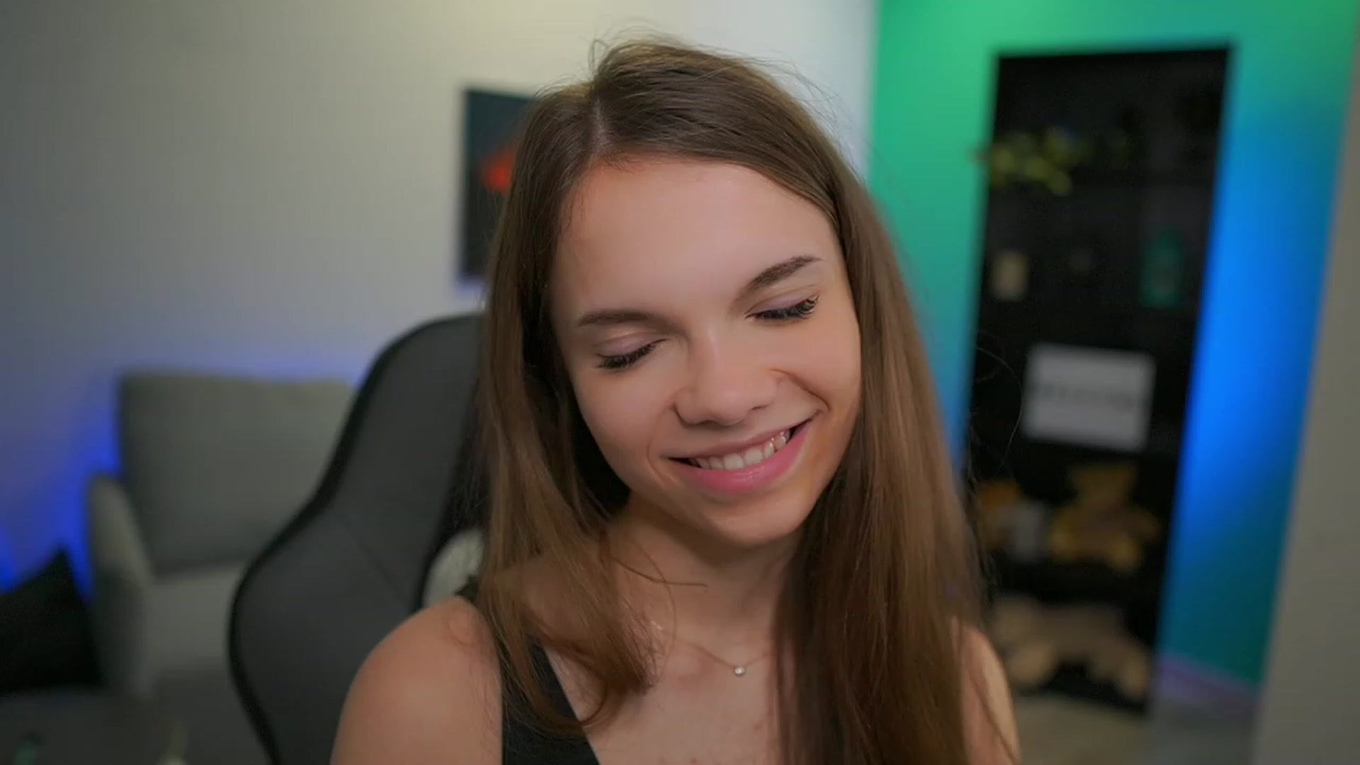 Gallery image thumbnail from Natasha_Malk's myfreecams stream on, 12/15/2022, 18:33 image 5 of 20