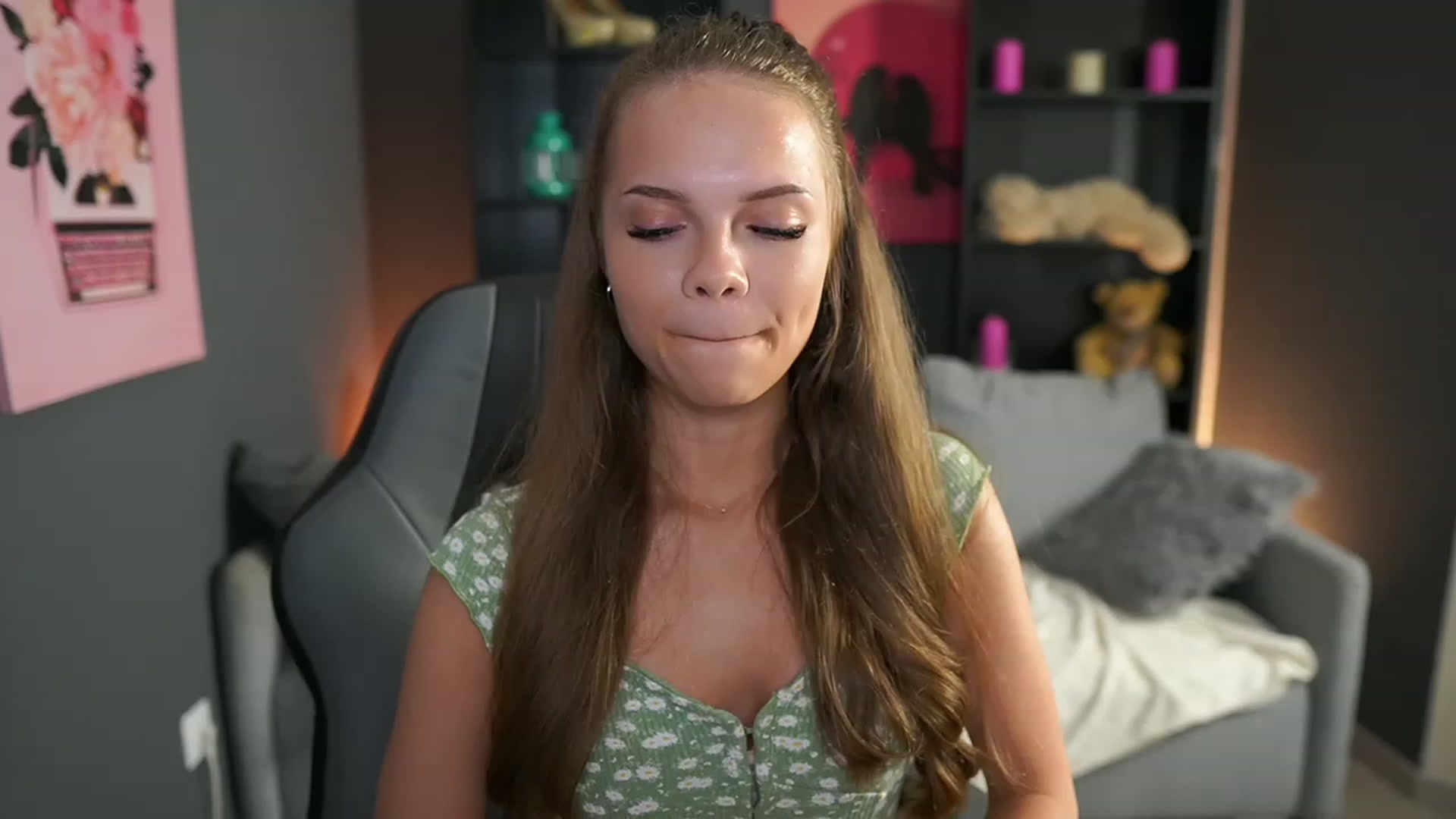 Gallery image thumbnail from Natasha_Malk's myfreecams stream on, 09/22/2023, 15:39 image 17 of 20