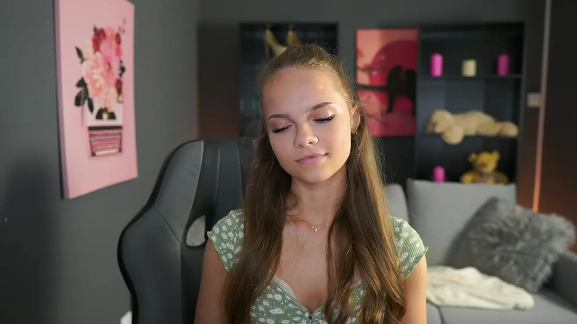 Gallery image thumbnail from Natasha_Malk's myfreecams stream on, 10/08/2023, 12:41 image 12 of 20