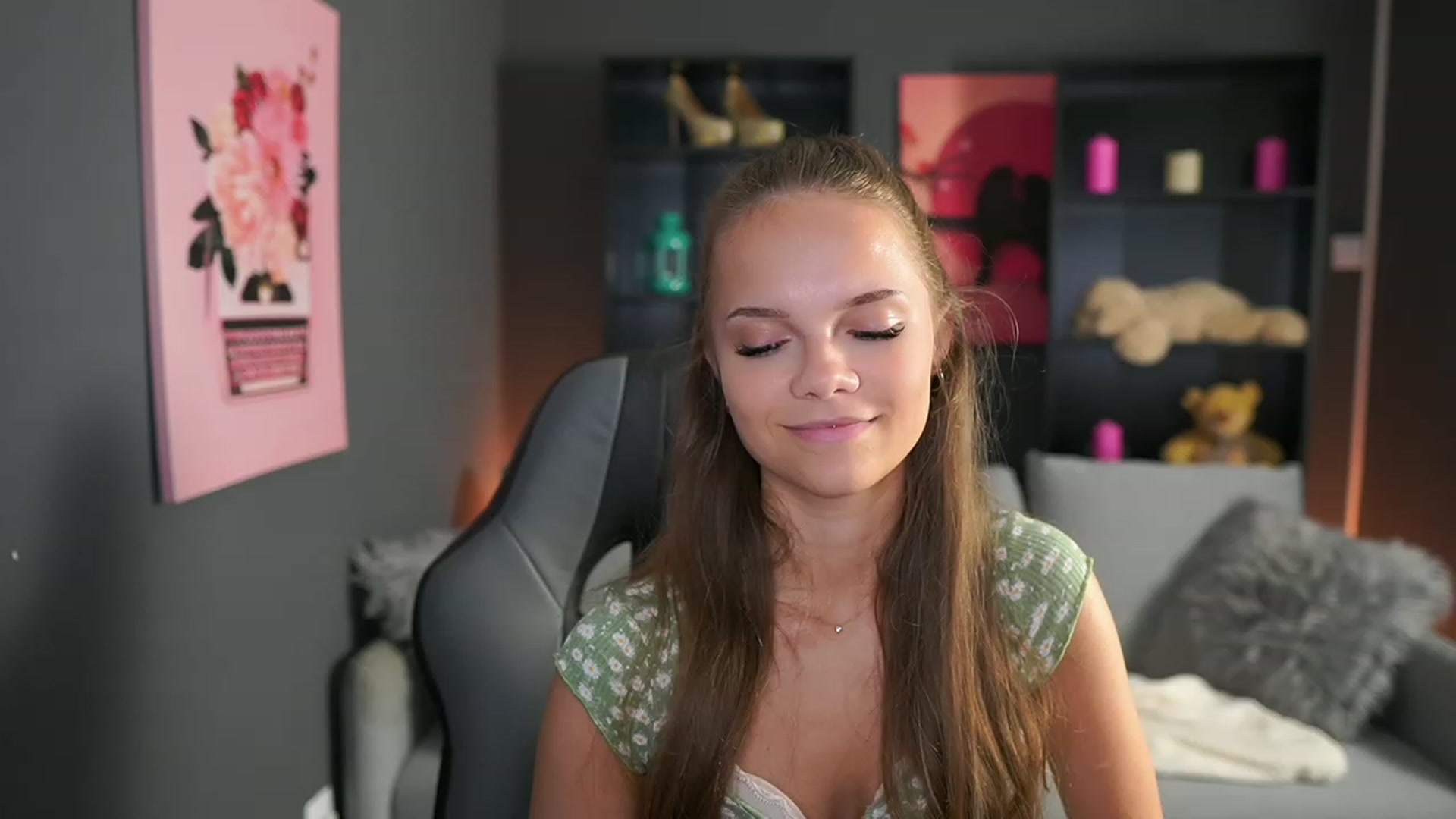 Gallery image thumbnail from Natasha_Malk's myfreecams stream on, 10/08/2023, 12:41 image 10 of 20
