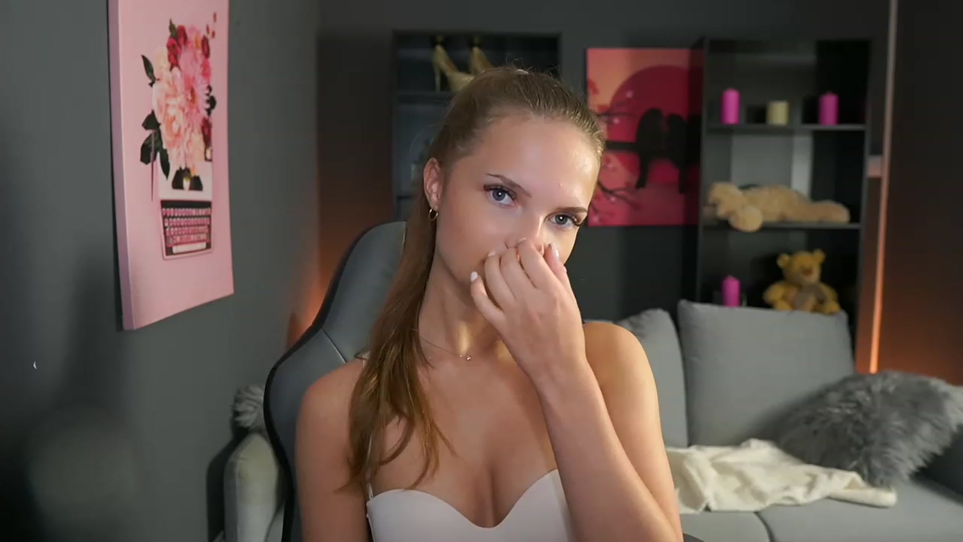 Gallery image thumbnail from Natasha_Malk's myfreecams stream on, 10/15/2023, 16:34 image 14 of 20