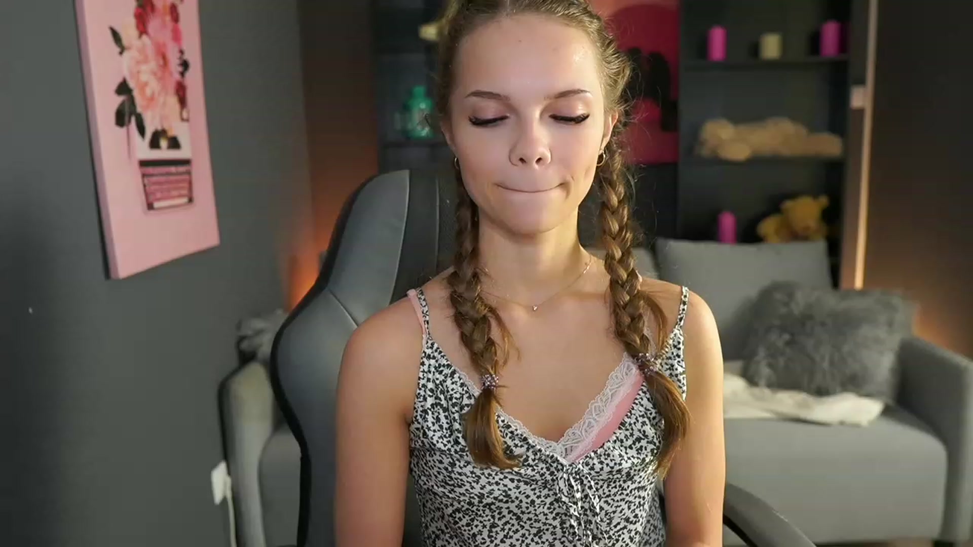 Gallery image thumbnail from Natasha_Malk's myfreecams stream on, 11/18/2023, 17:09 image 3 of 20