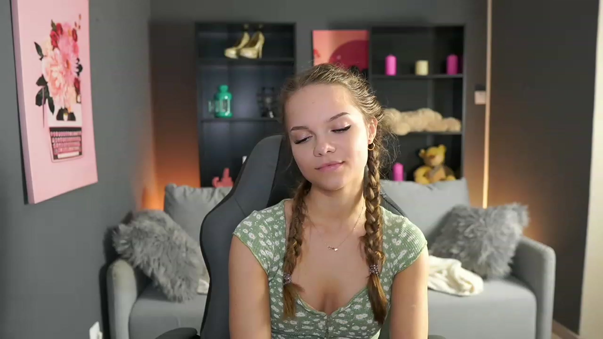Gallery image thumbnail from Natasha_Malk's myfreecams stream on, 11/26/2023, 14:40 image 18 of 20