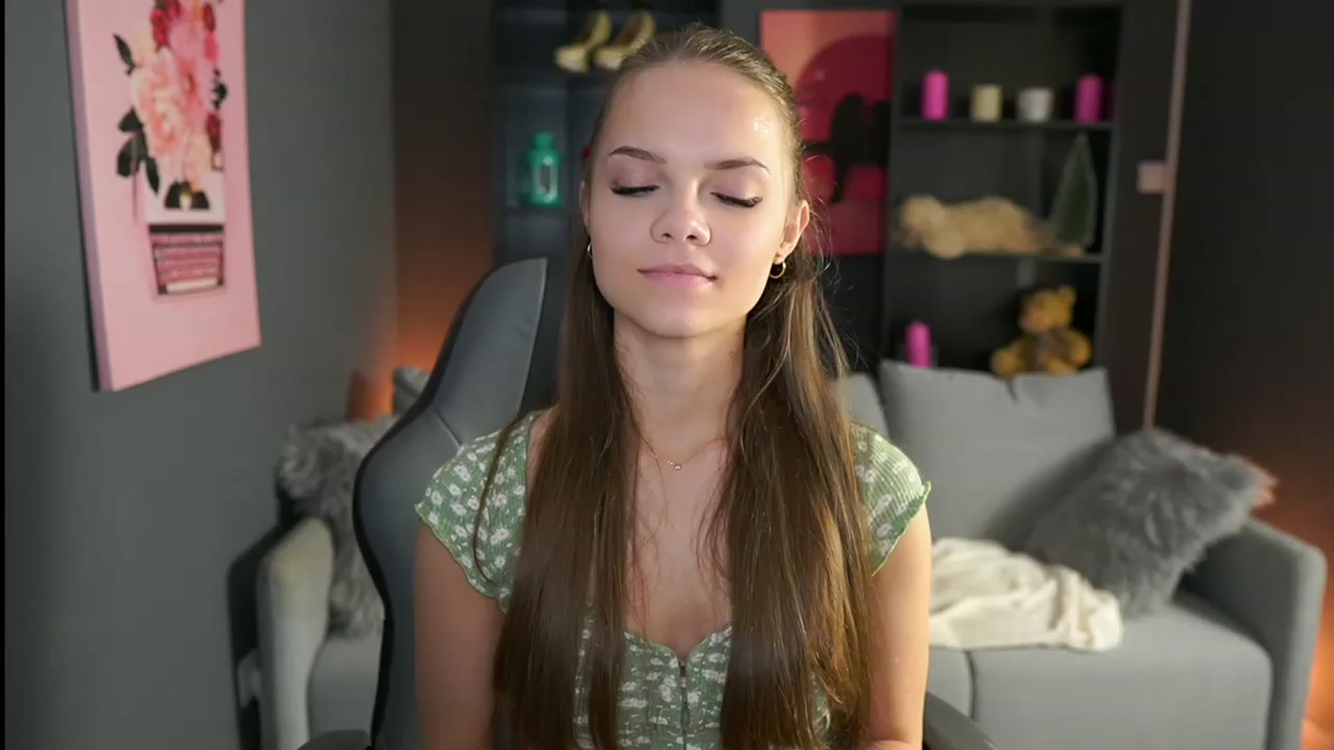 Gallery image thumbnail from Natasha_Malk's myfreecams stream on, 12/15/2023, 16:43 image 6 of 20