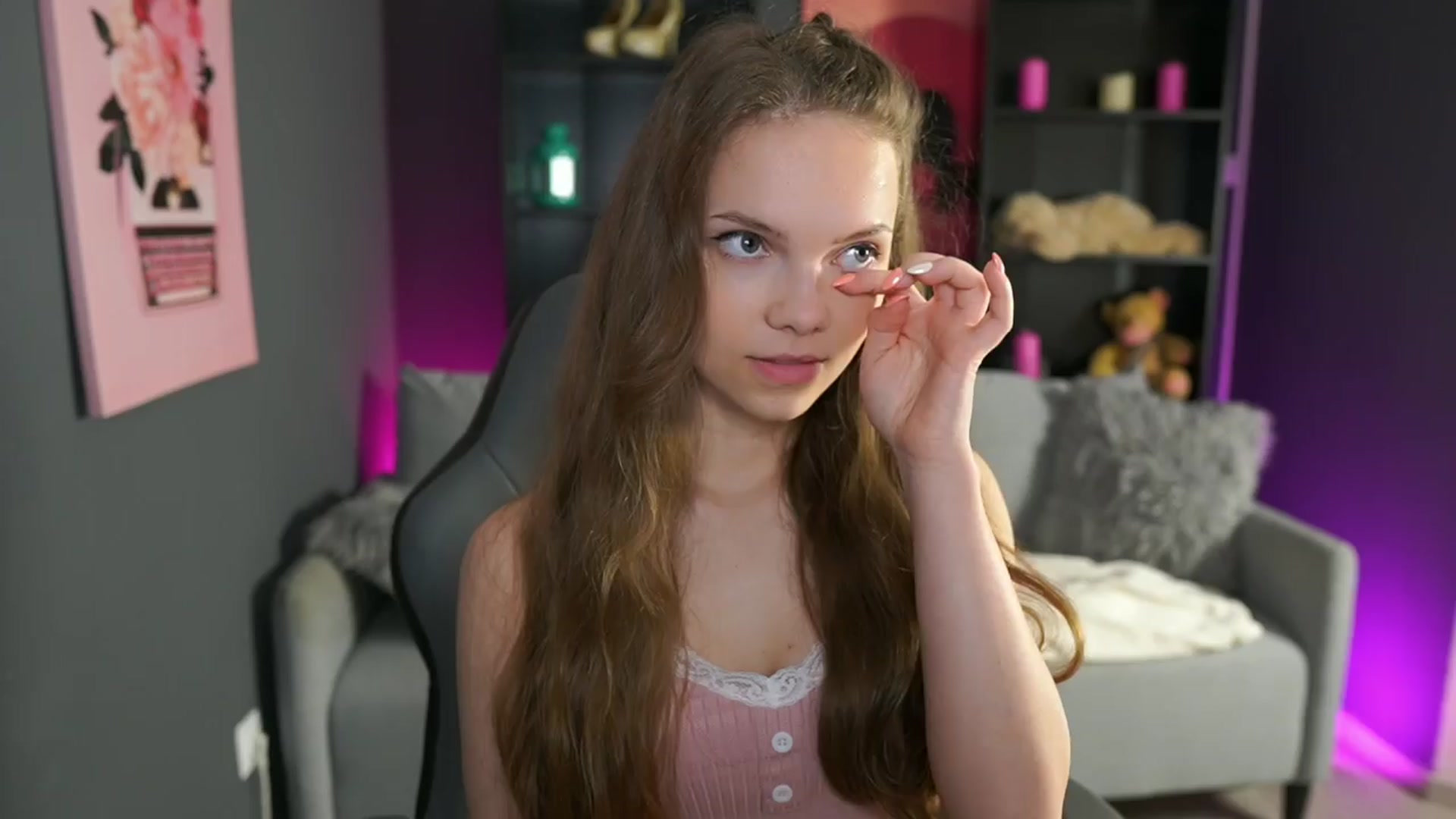 Gallery image thumbnail from Natasha_Malk's myfreecams stream on, 04/04/2024, 17:33 image 5 of 20