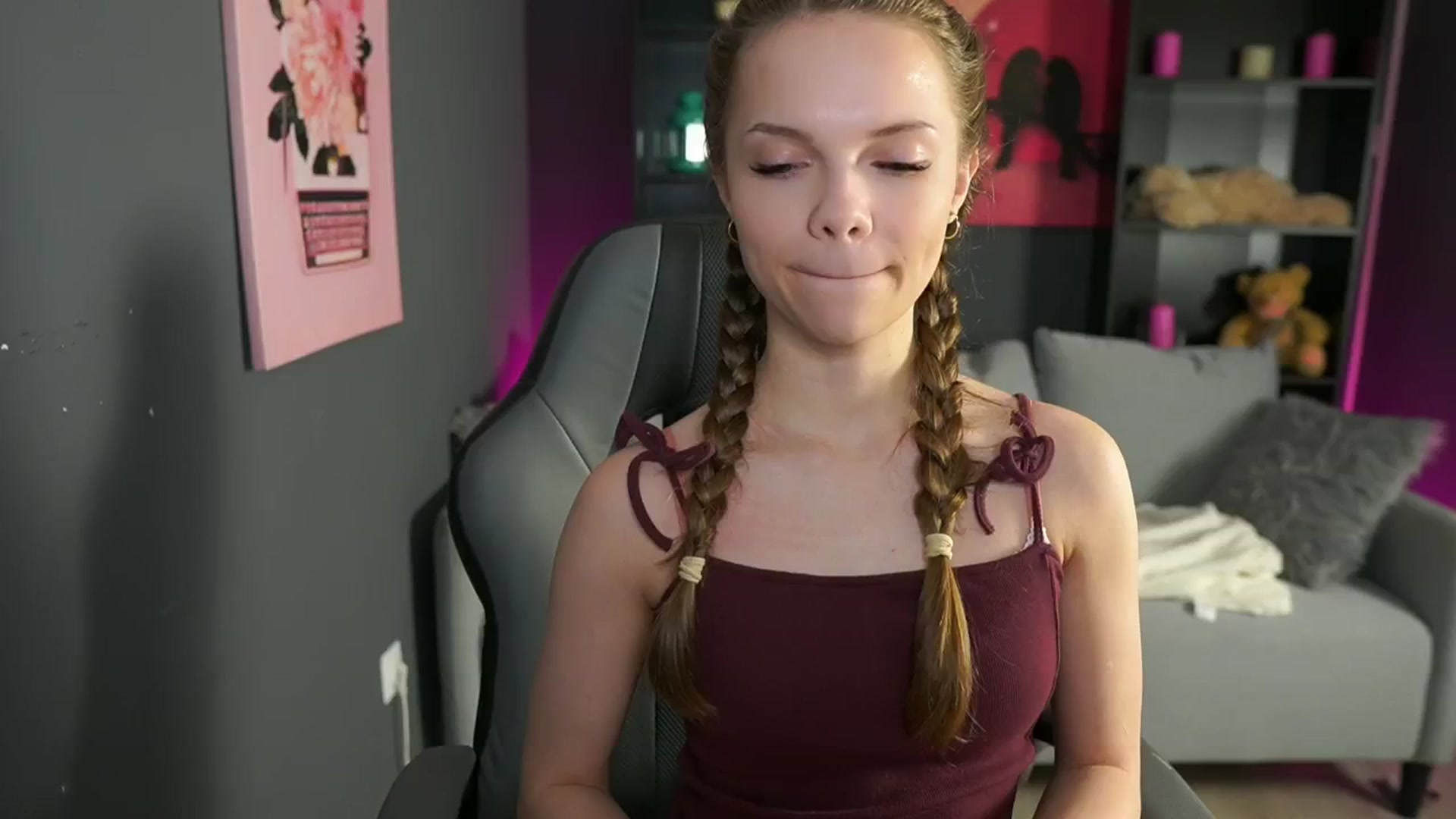 Gallery image thumbnail from Natasha_Malk's myfreecams stream on, 04/21/2024, 18:10 image 15 of 20
