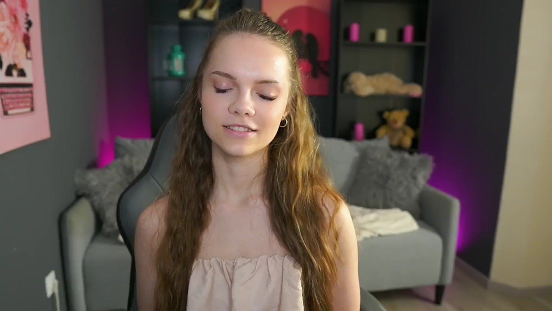 Gallery image thumbnail from Natasha_Malk's myfreecams stream on, 05/19/2024, 18:17 image 6 of 20