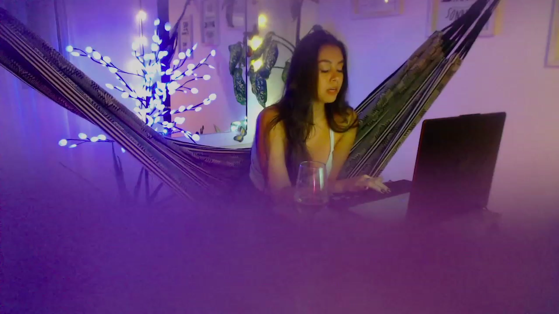 Gallery image thumbnail from Natha_Jones's myfreecams stream on, 12/11/2022, 06:45 image 13 of 20