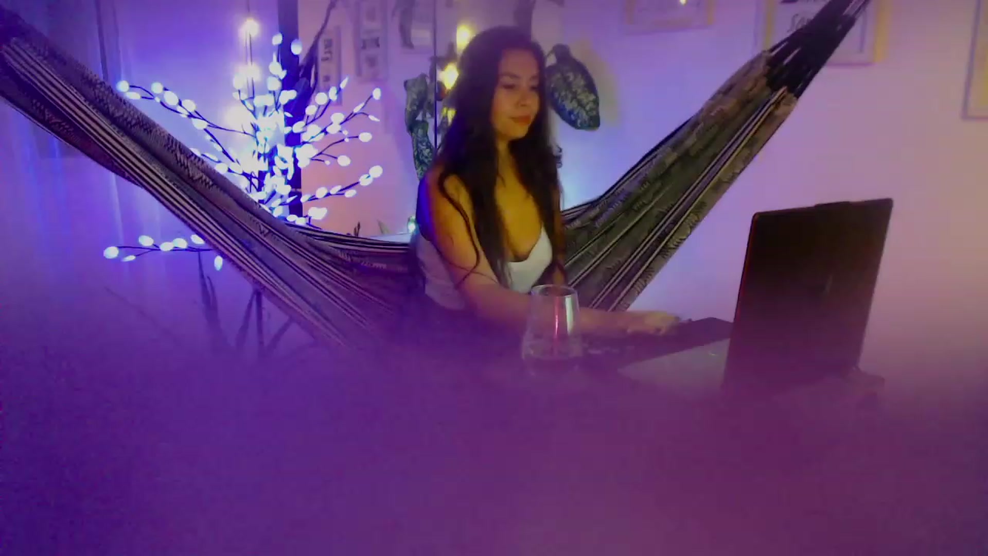 Gallery image thumbnail from Natha_Jones's myfreecams stream on, 12/11/2022, 06:45 image 9 of 20