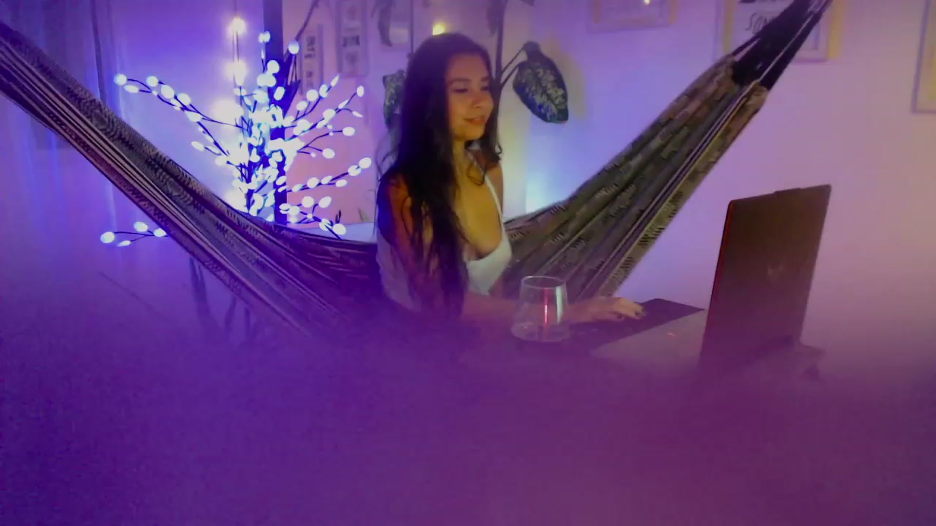 Gallery image thumbnail from Natha_Jones's myfreecams stream on, 12/11/2022, 06:45 image 5 of 20