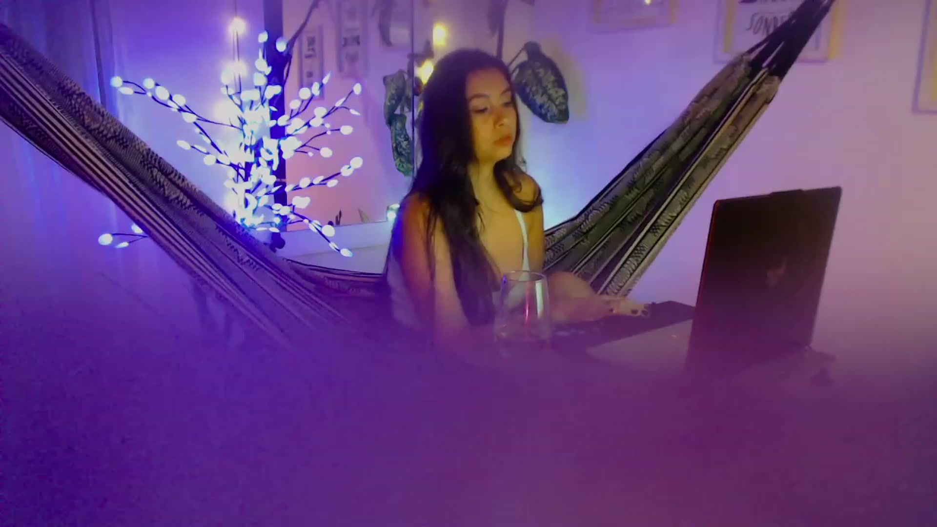 Gallery image thumbnail from Natha_Jones's myfreecams stream on, 12/11/2022, 06:45 image 12 of 20