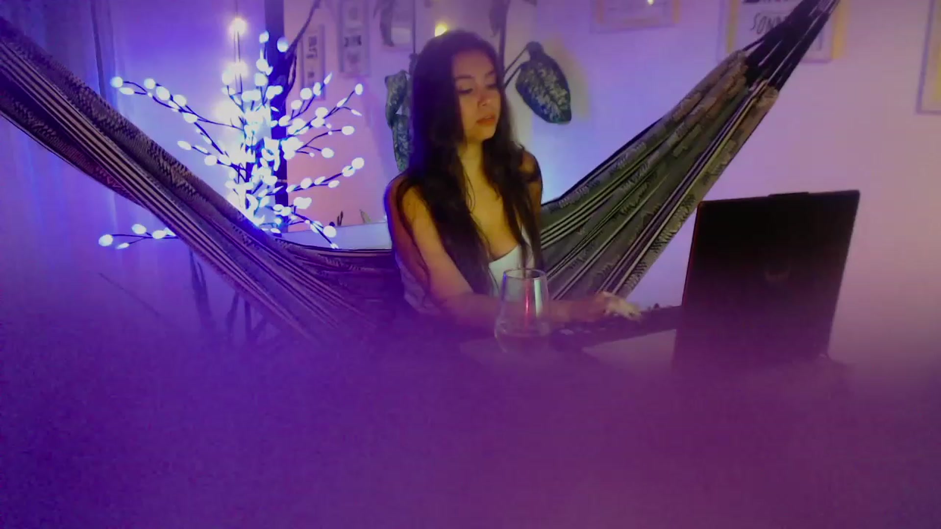 Gallery image thumbnail from Natha_Jones's myfreecams stream on, 12/11/2022, 06:45 image 10 of 20