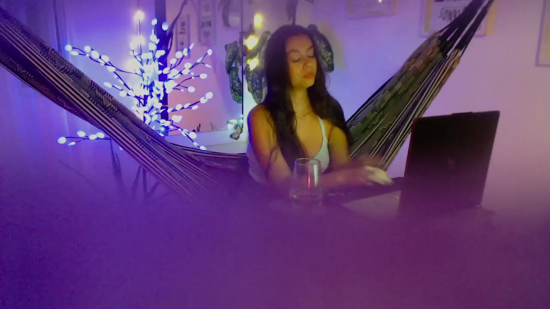 Gallery image thumbnail from Natha_Jones's myfreecams stream on, 12/11/2022, 06:45 image 14 of 20