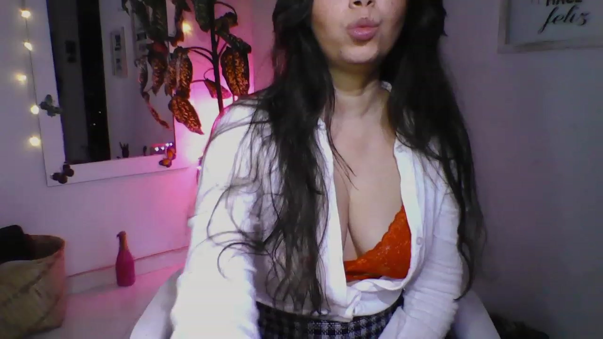Gallery image thumbnail from Natha_Jones's myfreecams stream on, 03/31/2023, 01:32 image 12 of 20