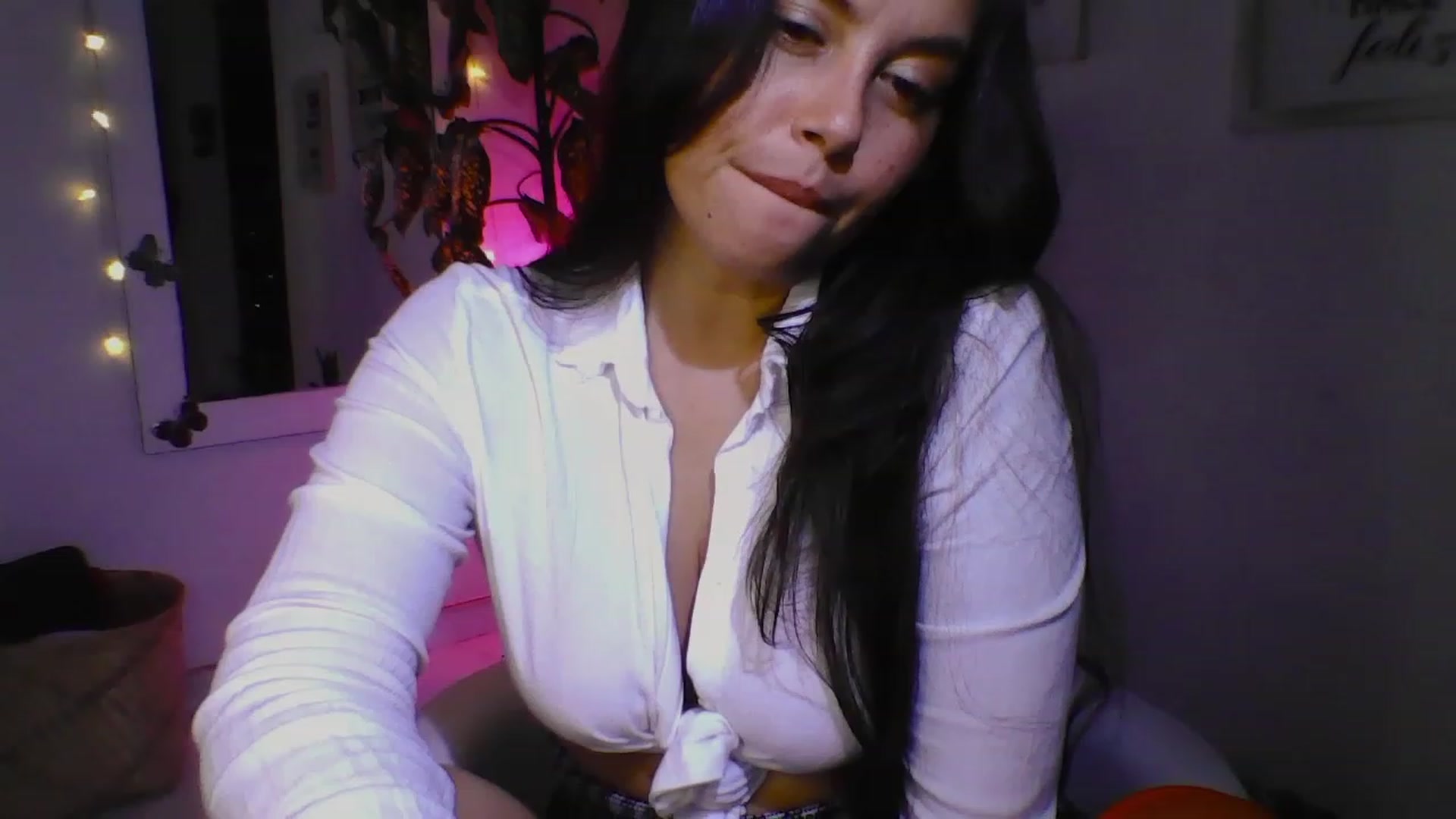 Gallery image thumbnail from Natha_Jones's myfreecams stream on, 03/31/2023, 02:20 image 7 of 20