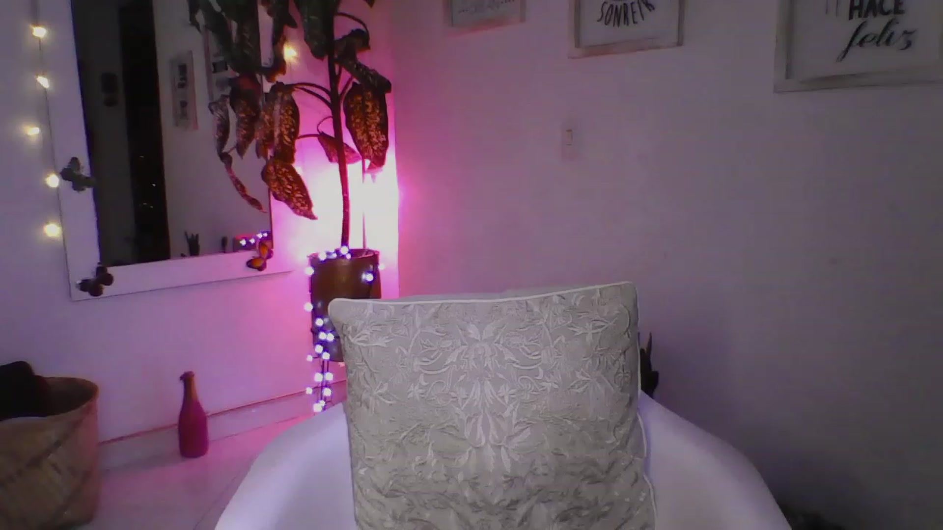 Gallery image thumbnail from Natha_Jones's myfreecams stream on, 03/31/2023, 02:20 image 15 of 20