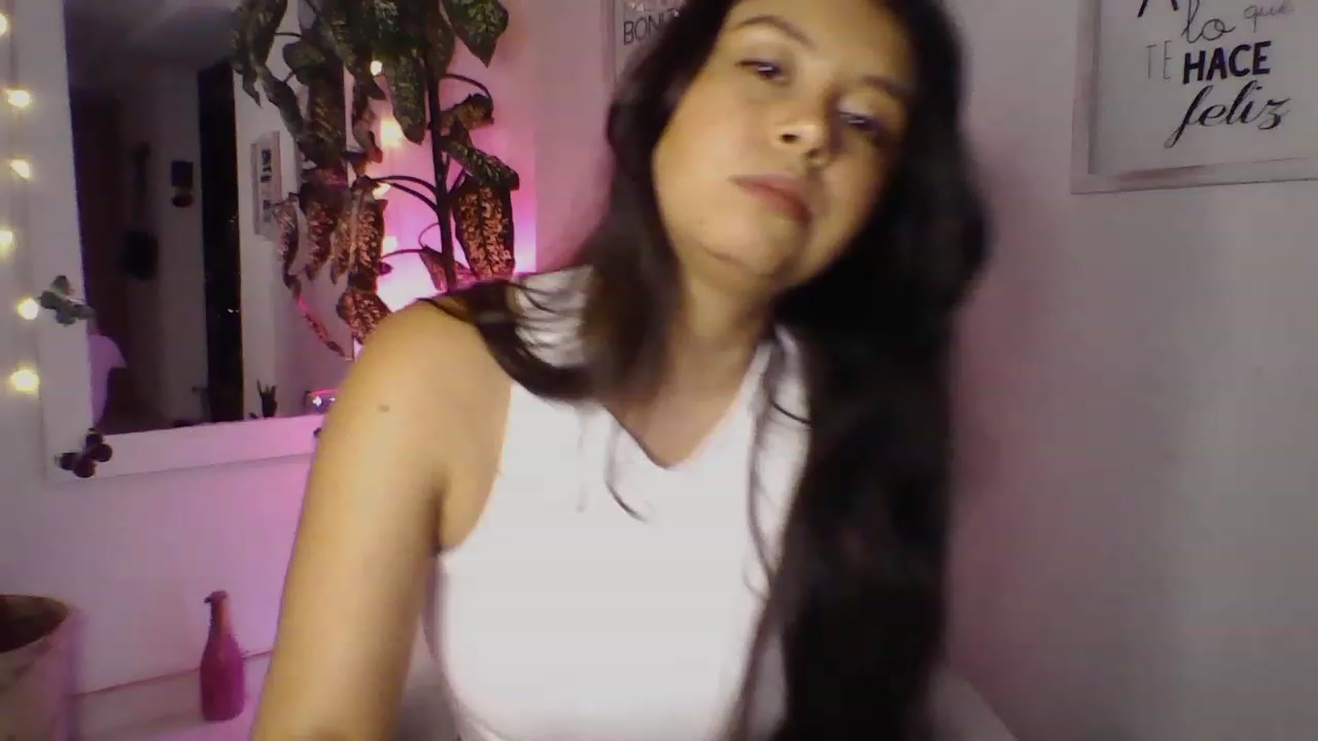 Gallery image thumbnail from Natha_Jones's myfreecams stream on, 04/01/2023, 24:01 image 16 of 20