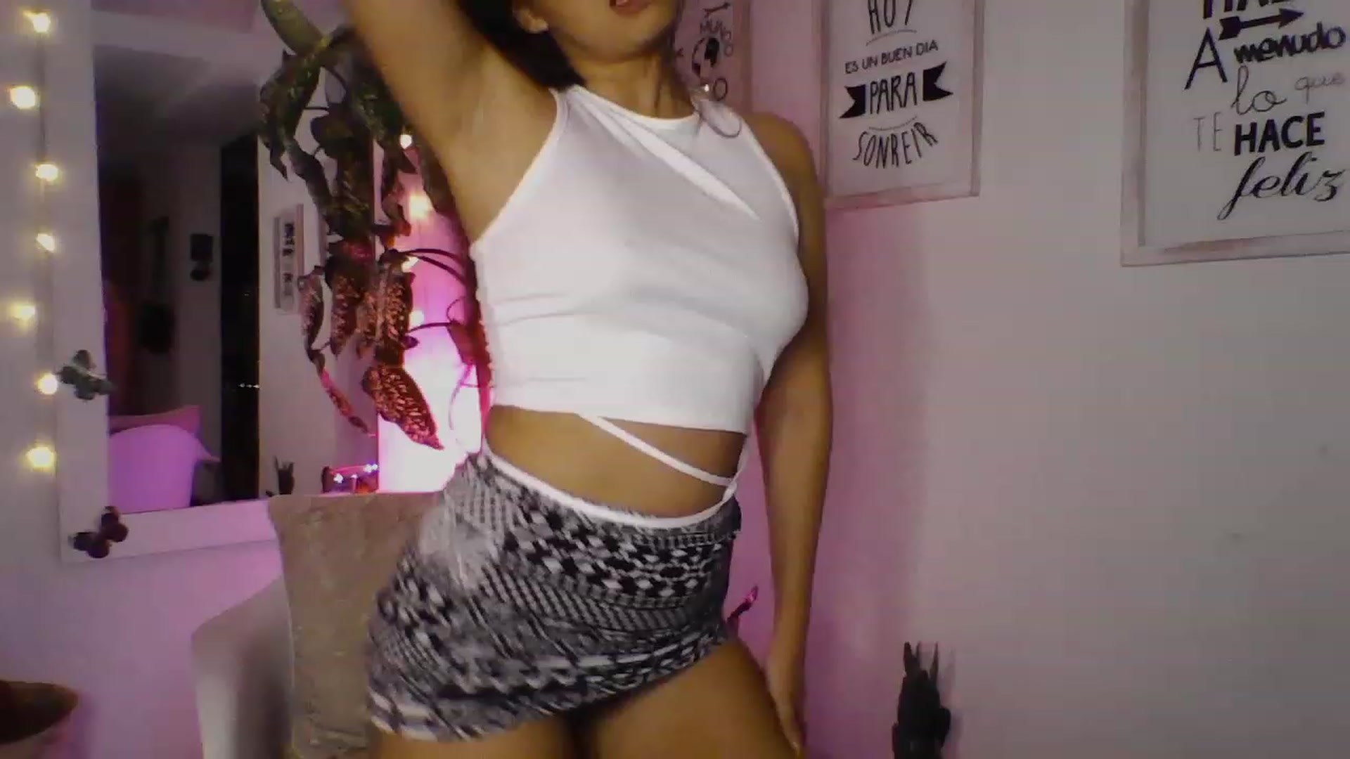 Gallery image thumbnail from Natha_Jones's myfreecams stream on, 04/01/2023, 24:01 image 6 of 20