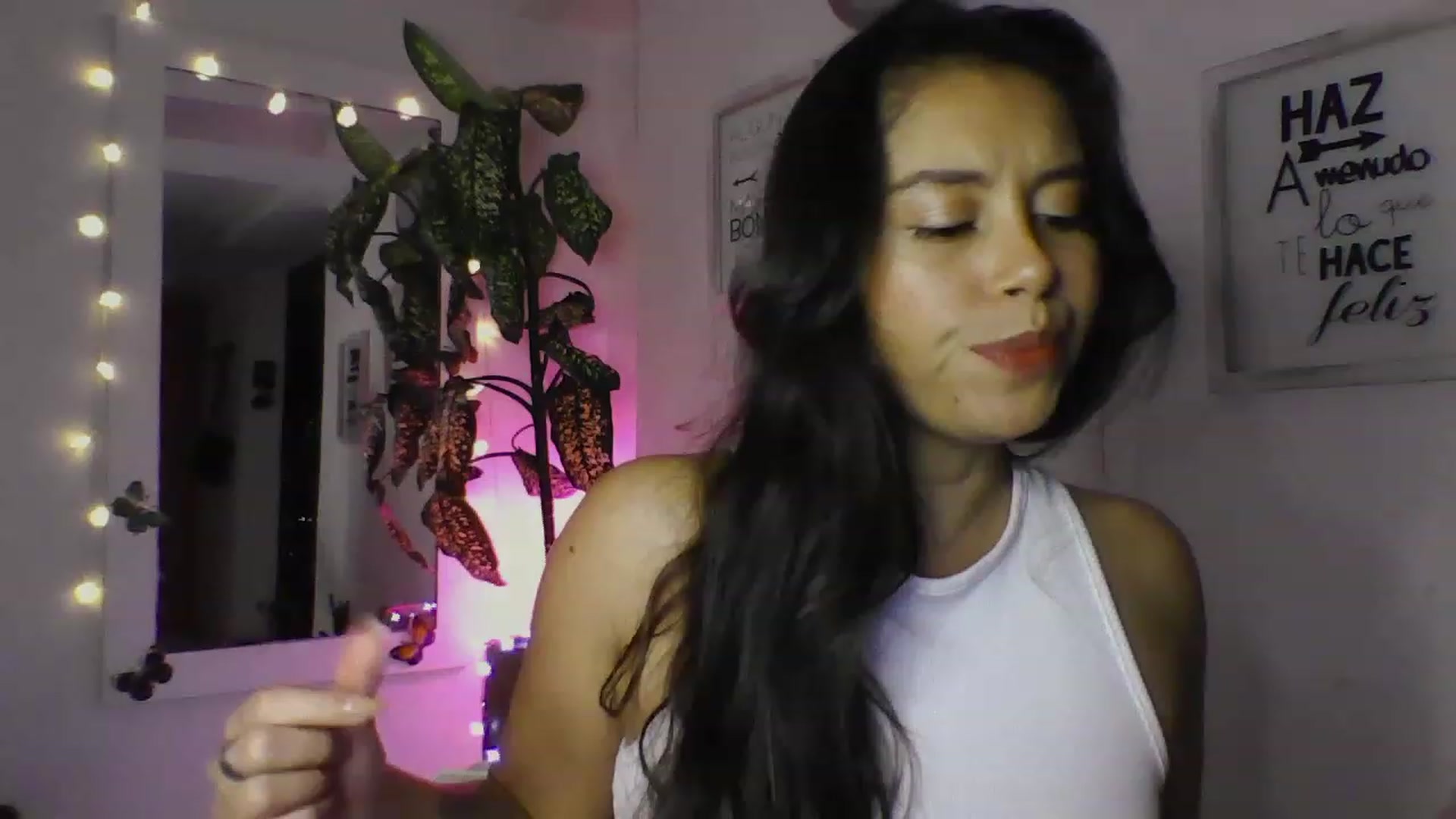 Gallery image thumbnail from Natha_Jones's myfreecams stream on, 04/01/2023, 24:24 image 16 of 20