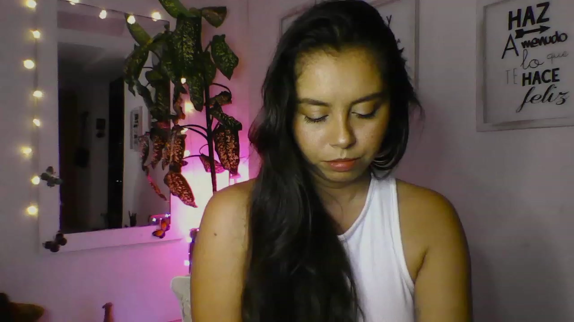 Gallery image thumbnail from Natha_Jones's myfreecams stream on, 04/01/2023, 24:24 image 17 of 20