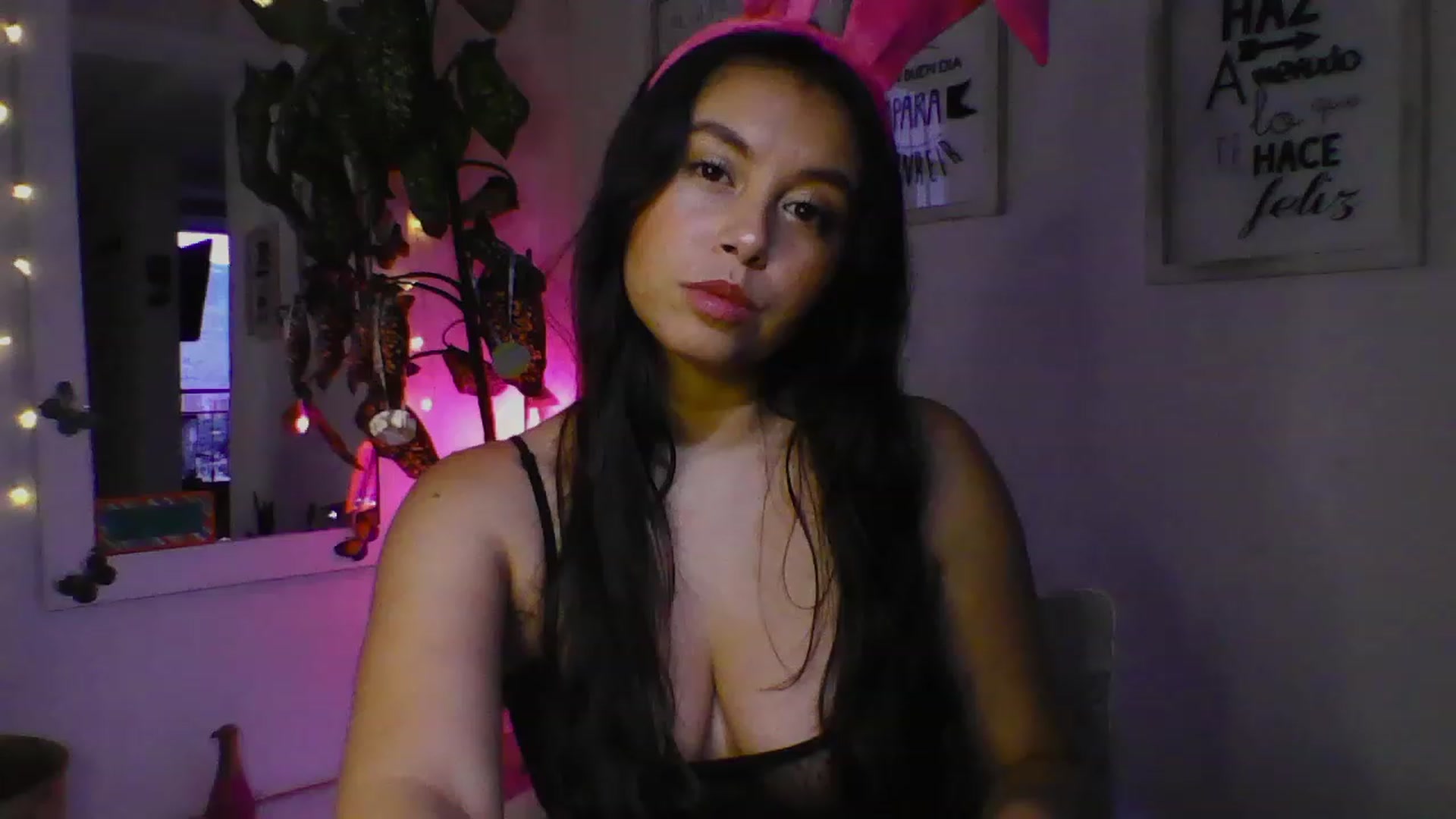 Gallery image thumbnail from Natha_Jones's myfreecams stream on, 04/06/2023, 23:06 image 4 of 20