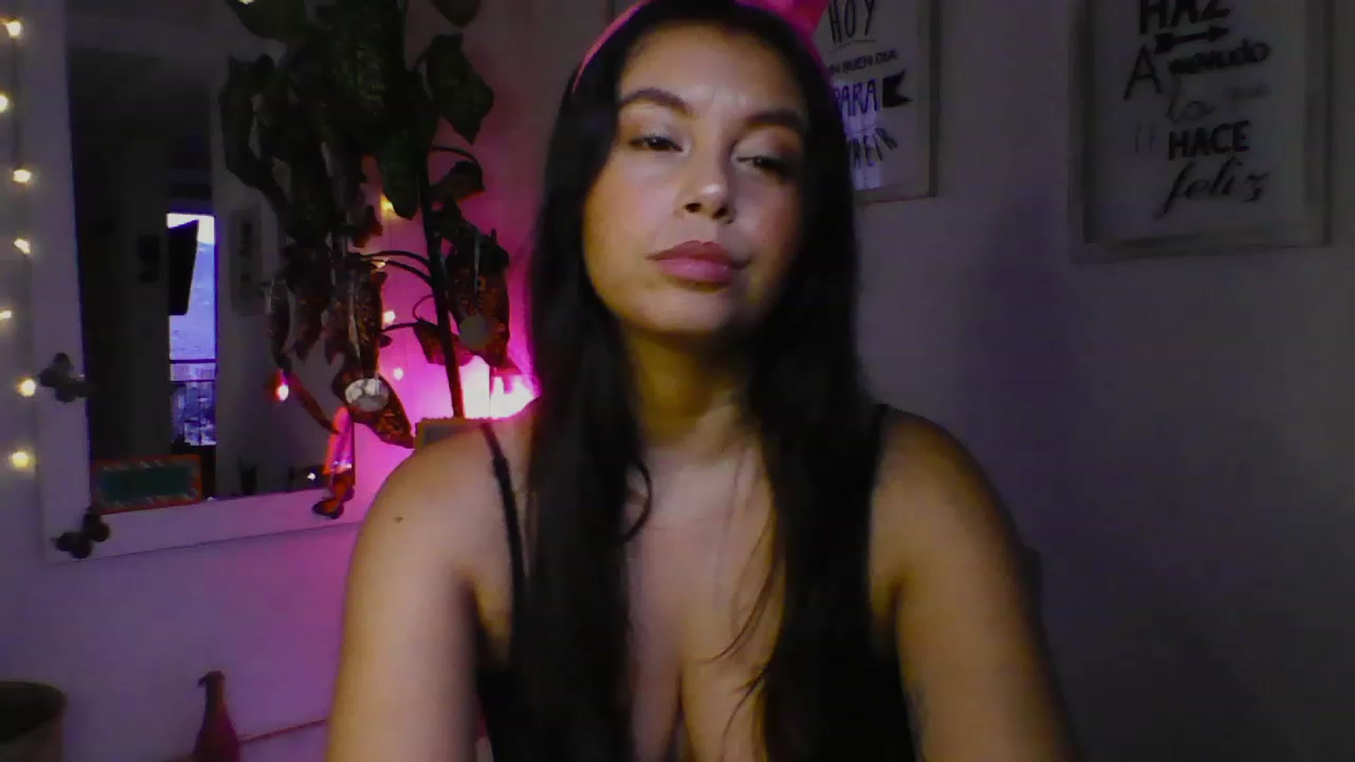 Gallery image thumbnail from Natha_Jones's myfreecams stream on, 04/06/2023, 23:06 image 5 of 20