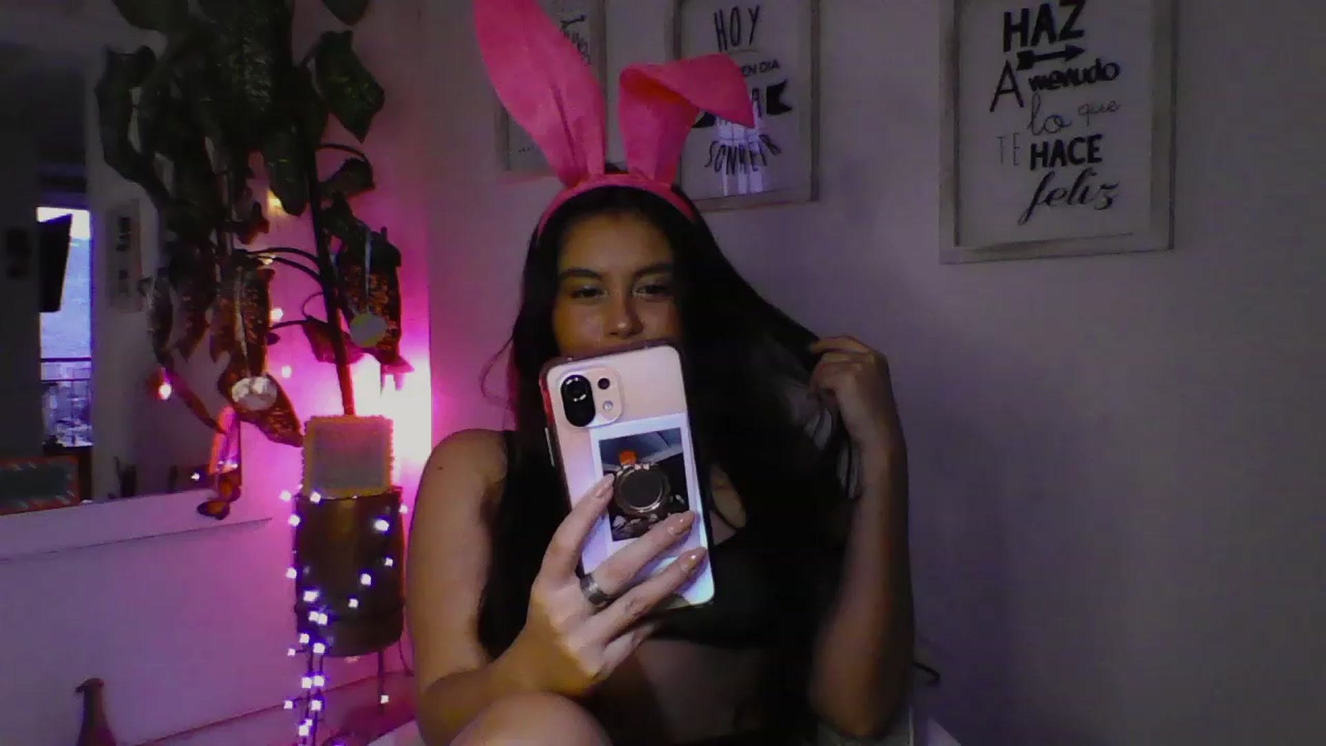 Gallery image thumbnail from Natha_Jones's myfreecams stream on, 04/06/2023, 23:06 image 3 of 20