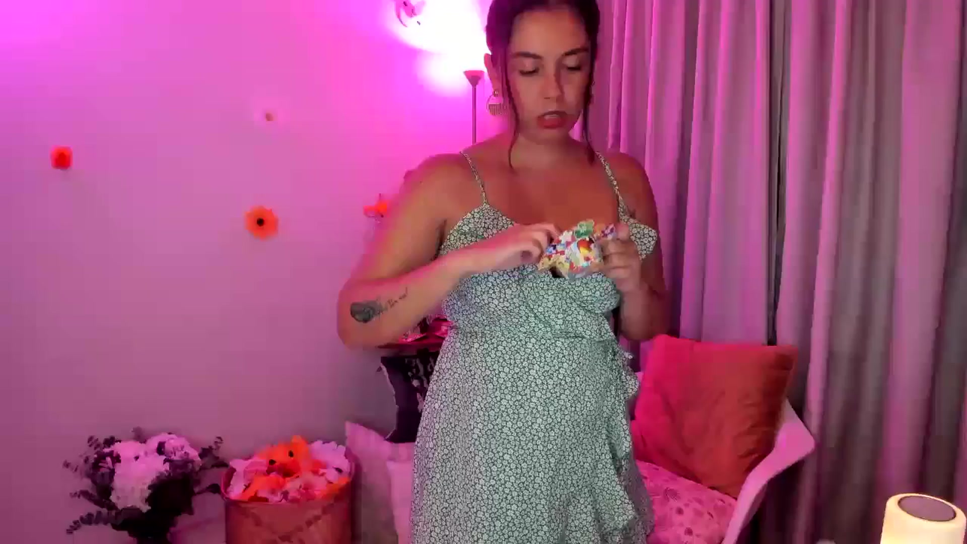 Gallery image thumbnail from Natha_Jones's myfreecams stream on, 08/04/2024, 24:01 image 12 of 20