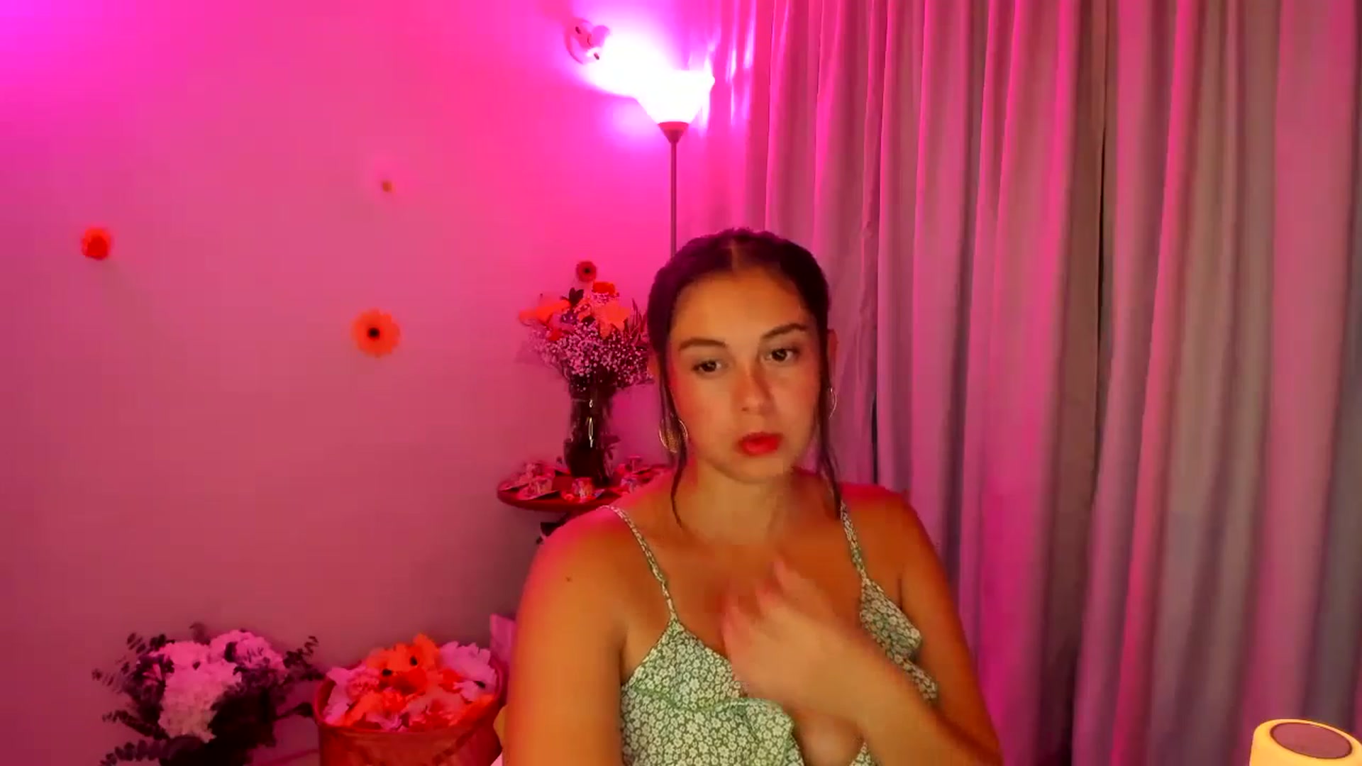 Gallery image thumbnail from Natha_Jones's myfreecams stream on, 08/04/2024, 24:01 image 2 of 20