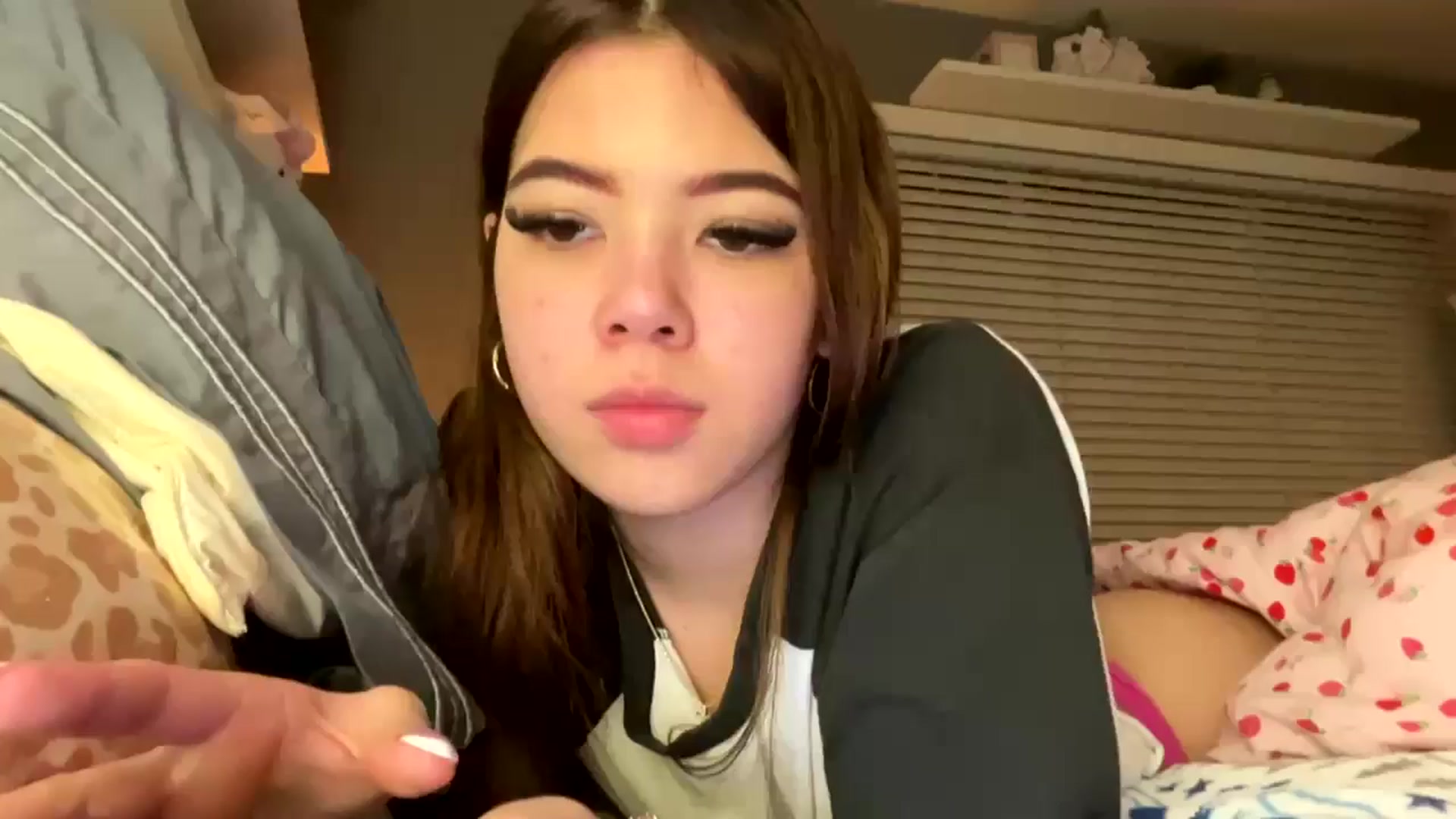 Gallery image thumbnail from Natpeach's myfreecams stream on, 12/11/2025, 09:44 image 20 of 20