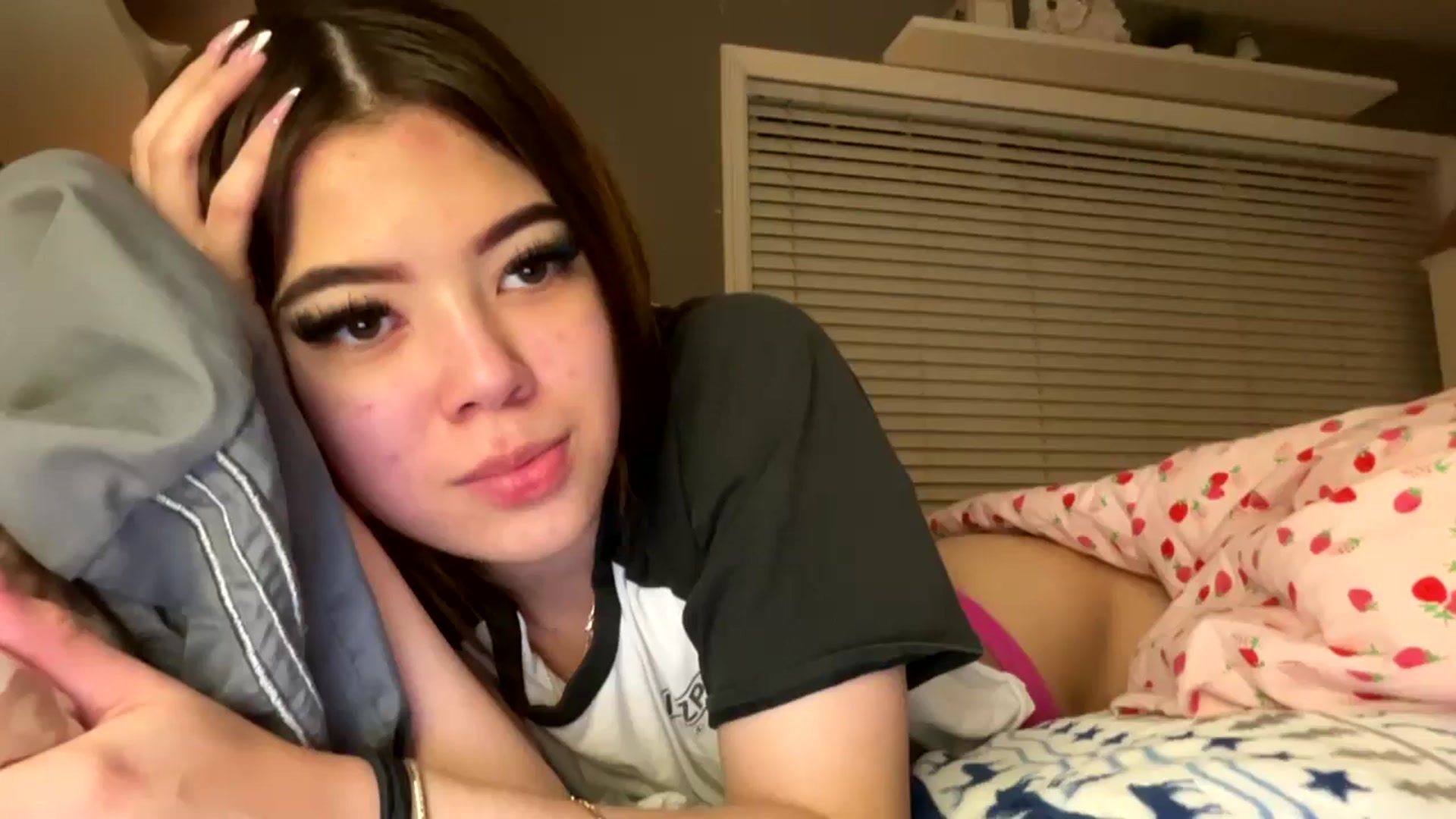 Gallery image thumbnail from Natpeach's myfreecams stream on, 12/11/2025, 09:44 image 15 of 20