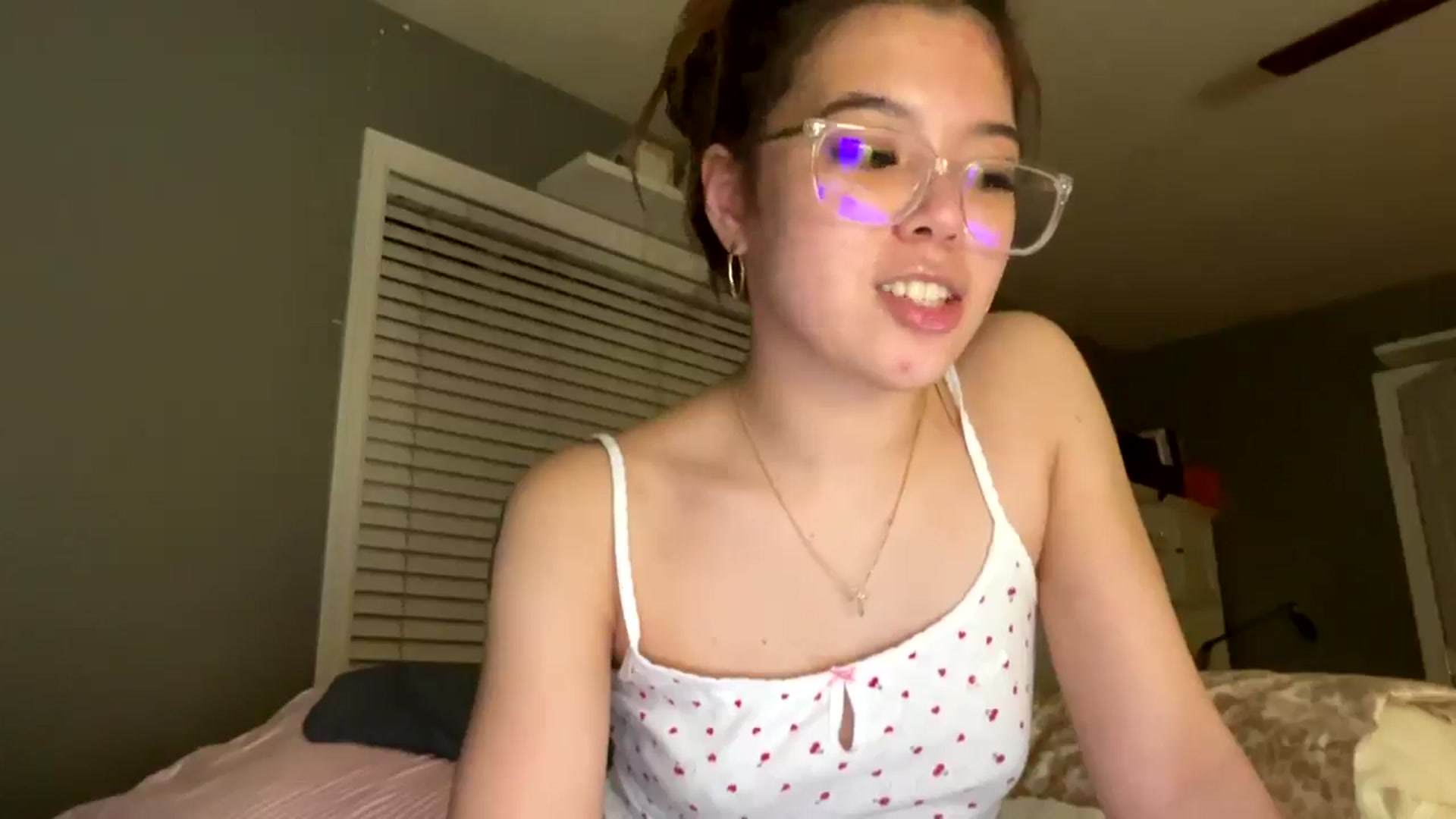 Gallery image thumbnail from Natpeach's myfreecams stream on, 12/17/2025, 07:32 image 3 of 20