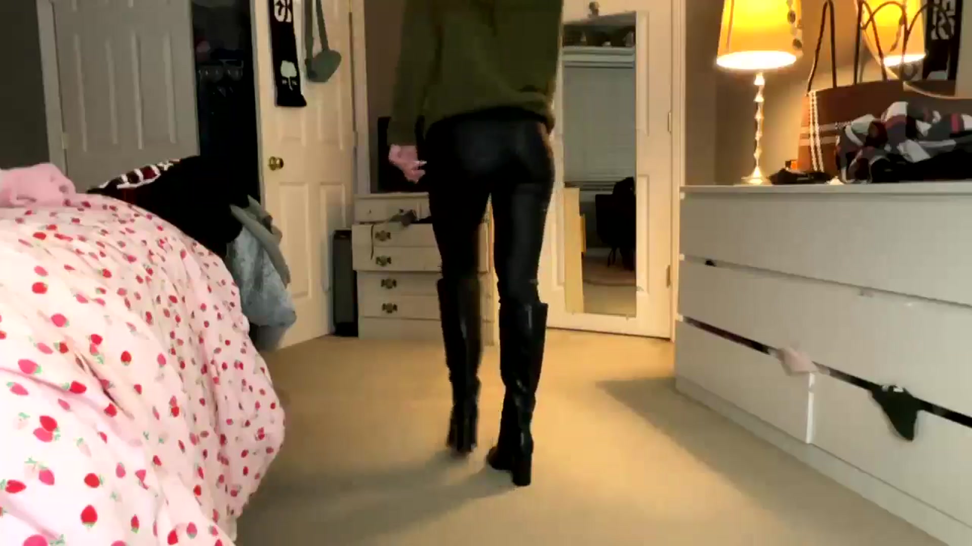 Gallery image thumbnail from Natpeach's myfreecams stream on, 12/26/2025, 07:26 image 12 of 20